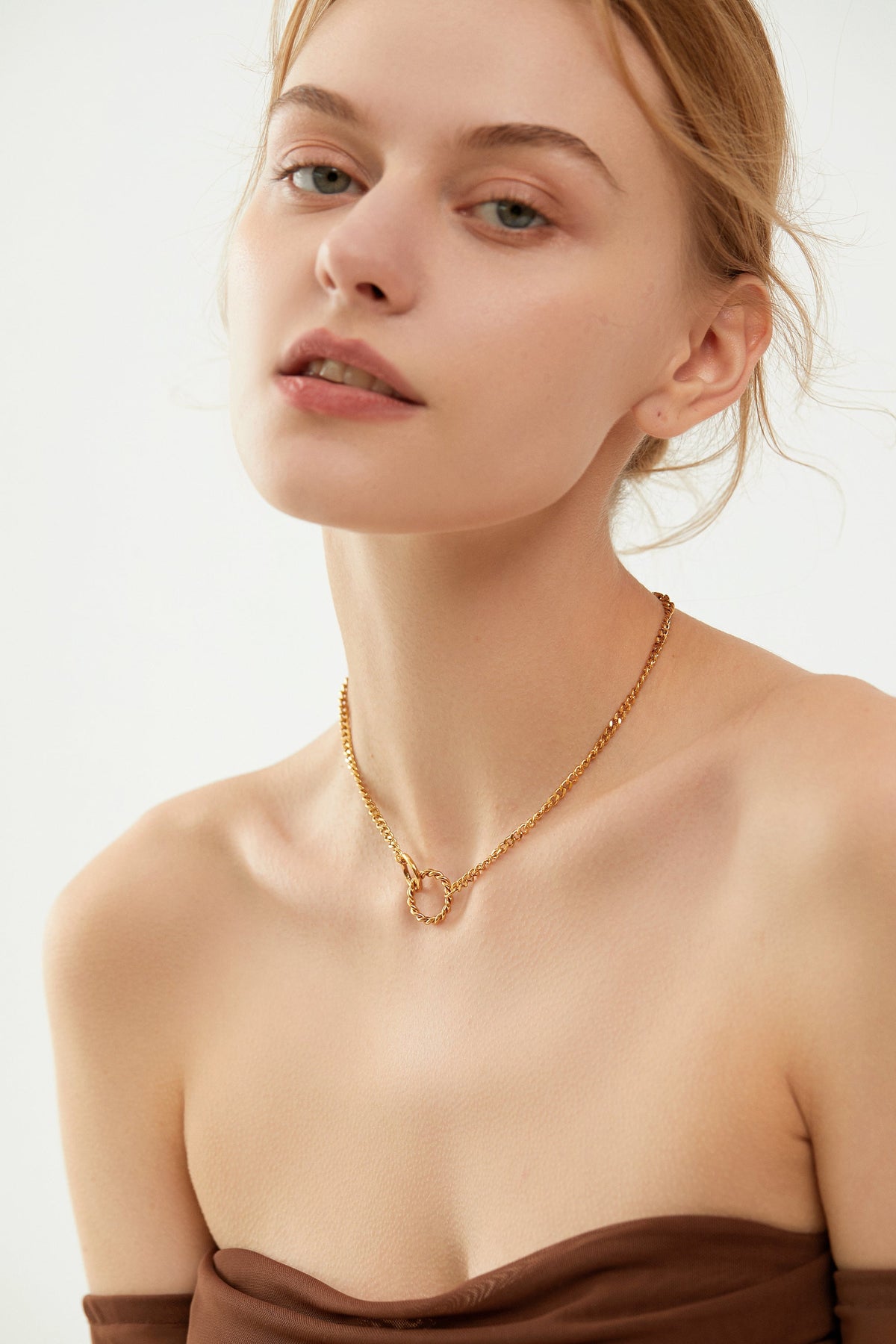 Interlocking Twisted-Ring Curb Necklace