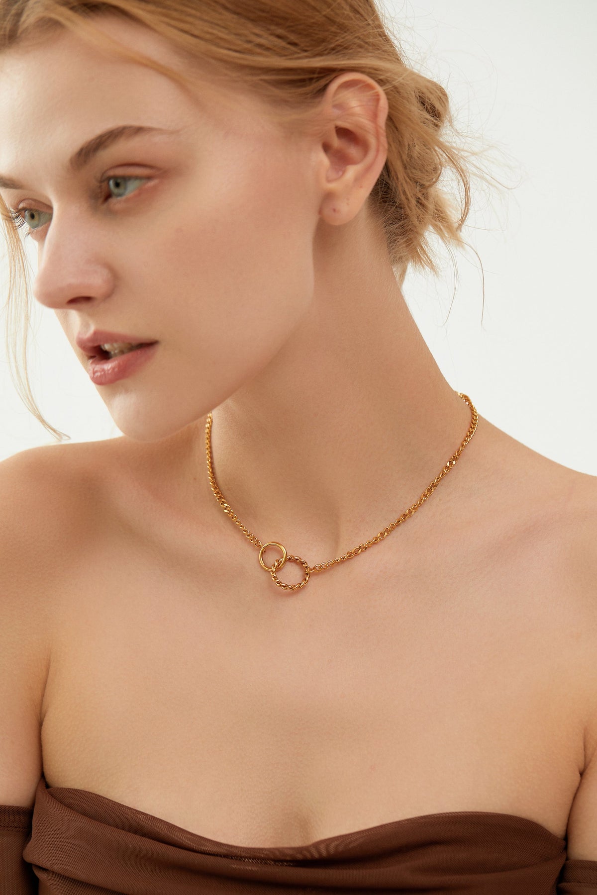 Interlocking Twisted-Ring Curb Necklace