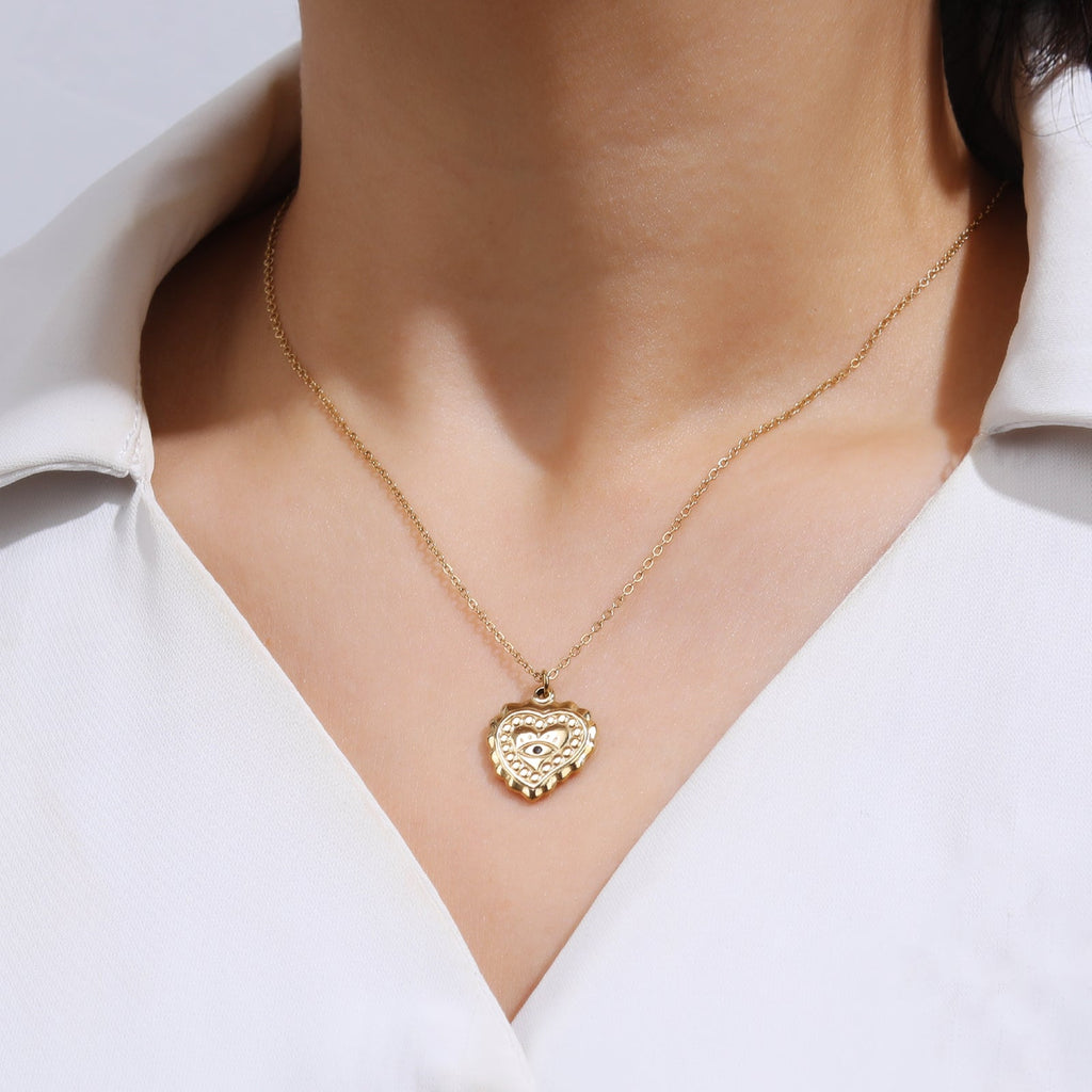 Delicate Heart Pendant Choker Necklace