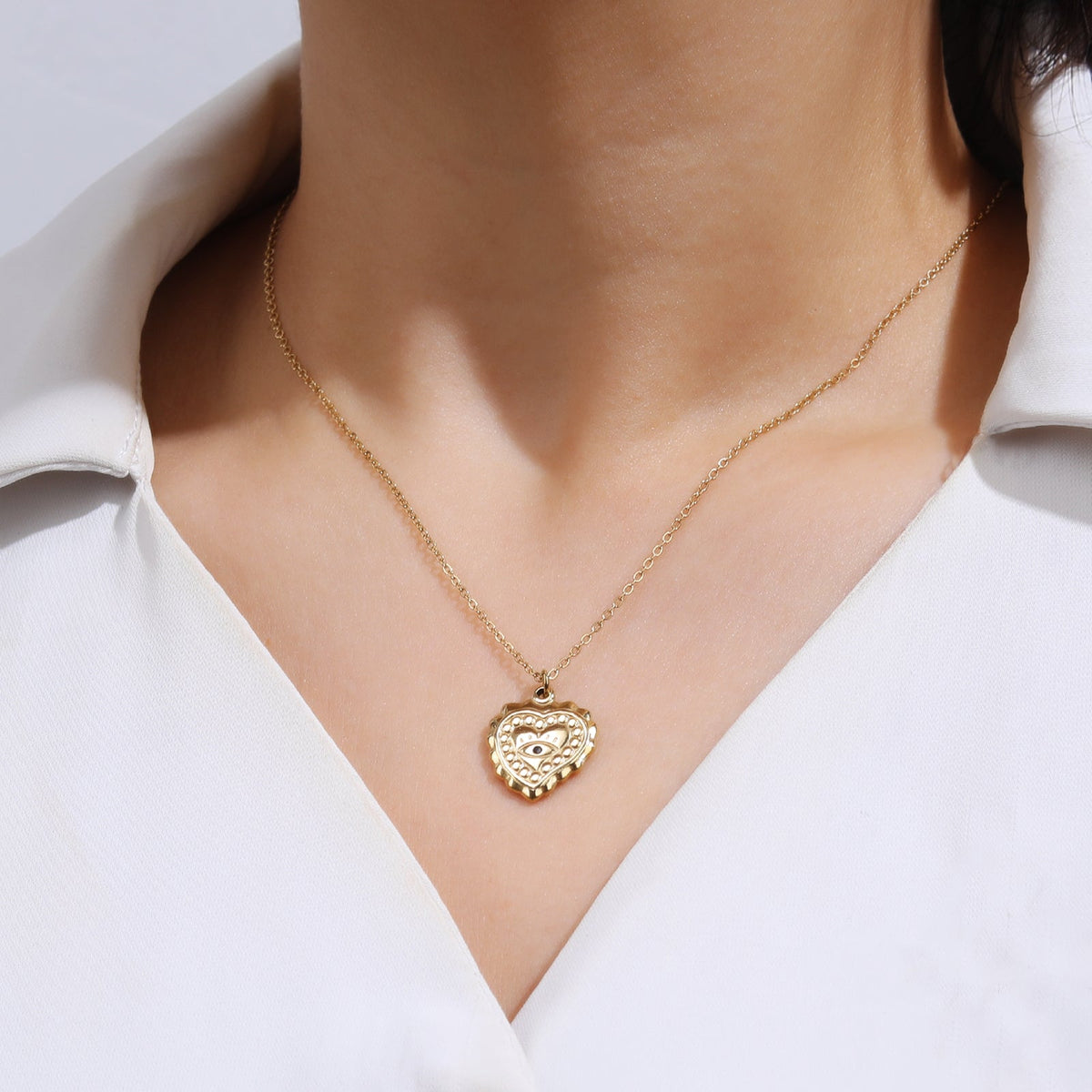 Delicate Heart Pendant Choker Necklace