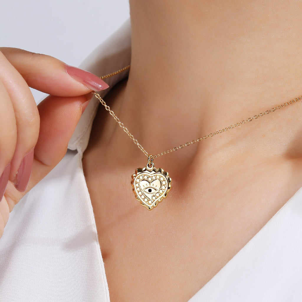 Delicate Heart Pendant Choker Necklace