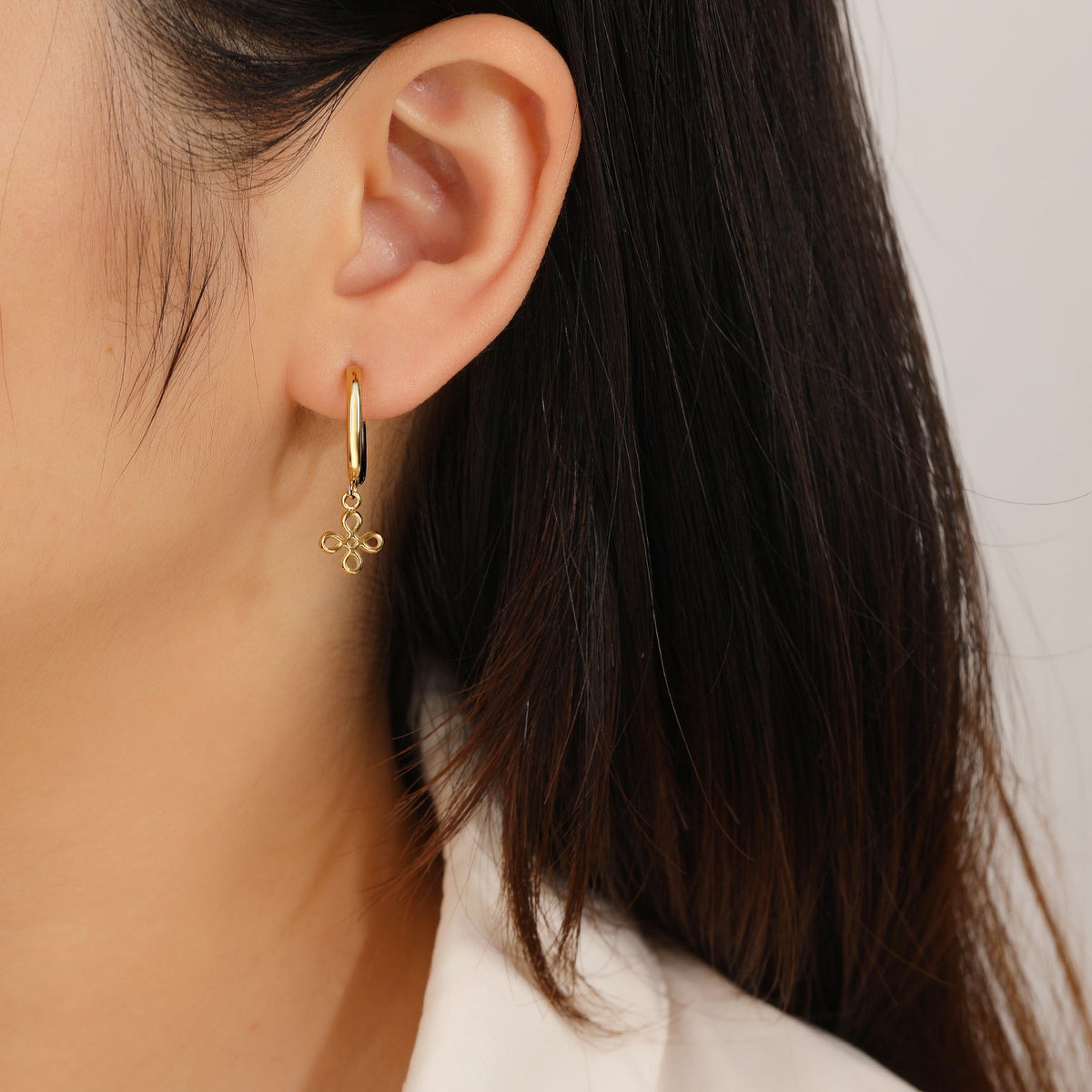 Cute Knot Lightweight Hoop Earrings, Featherlight 2.6g