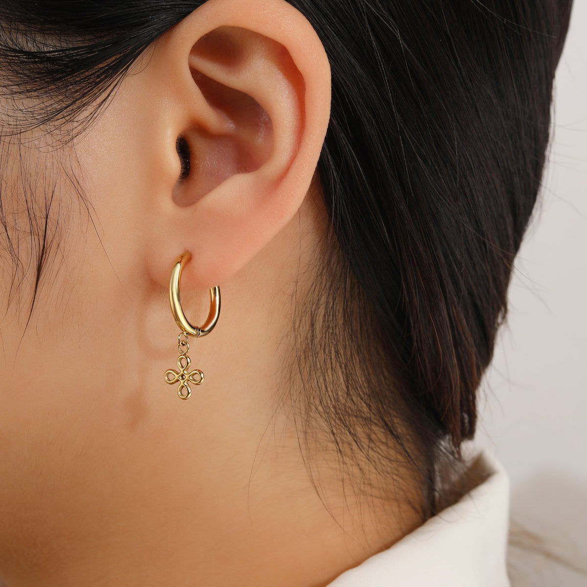 Cute Knot Lightweight Hoop Earrings, Featherlight 2.6g