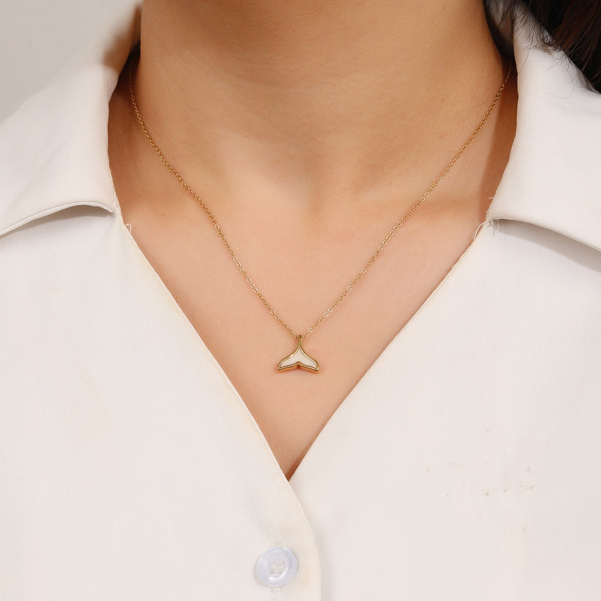 White Shell Fishtail Pendant Choker