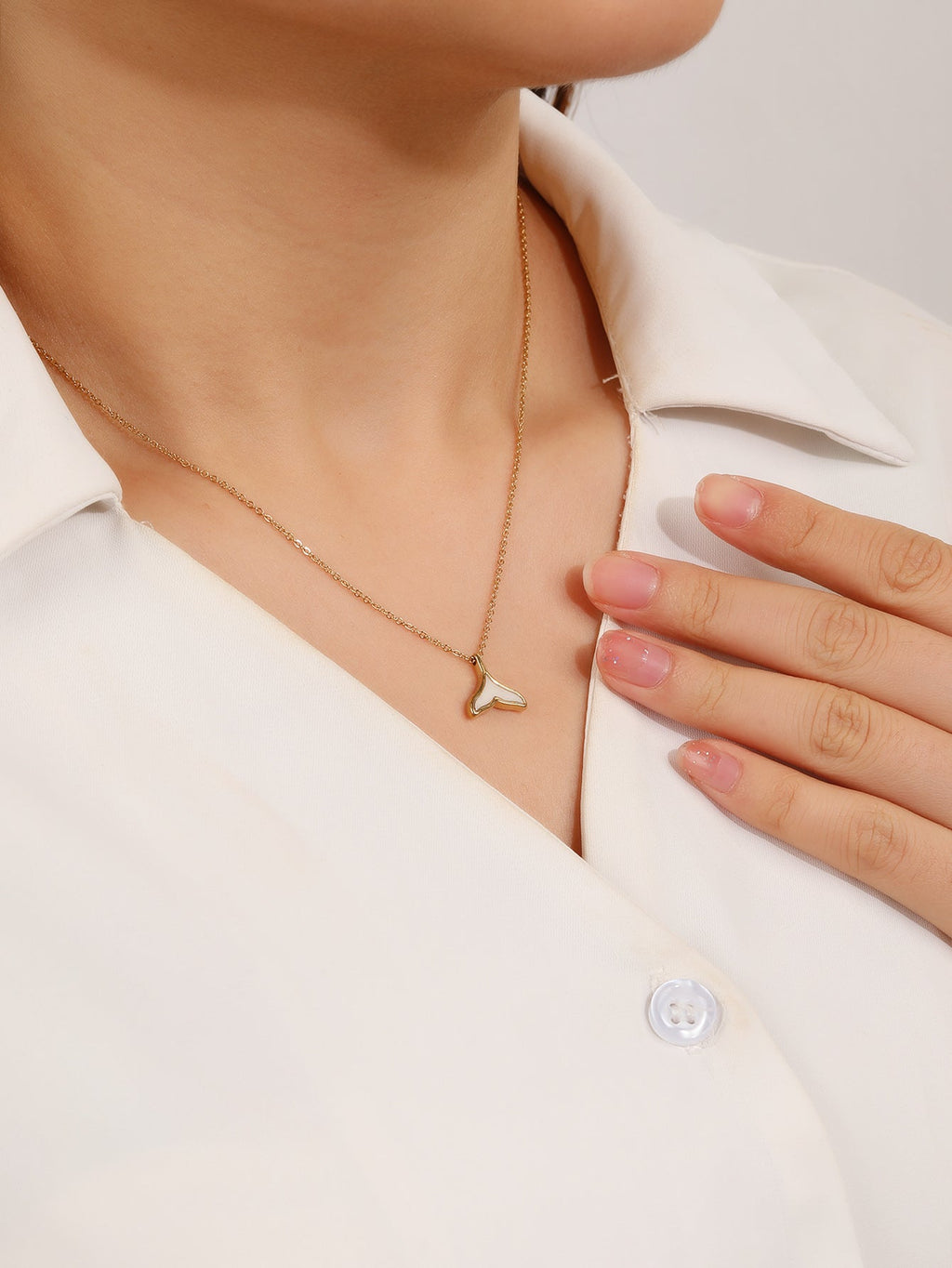 White Shell Fishtail Pendant Choker