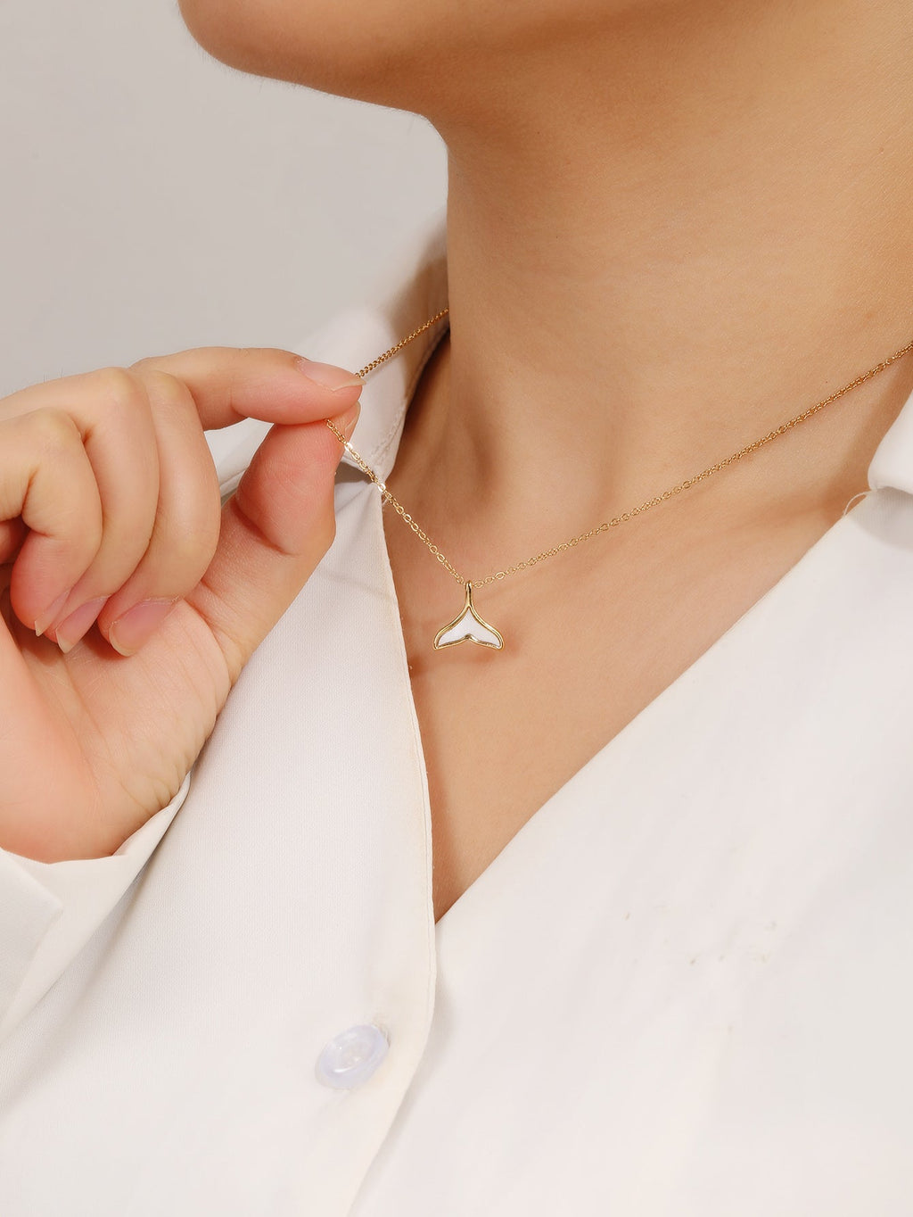 White Shell Fishtail Pendant Choker