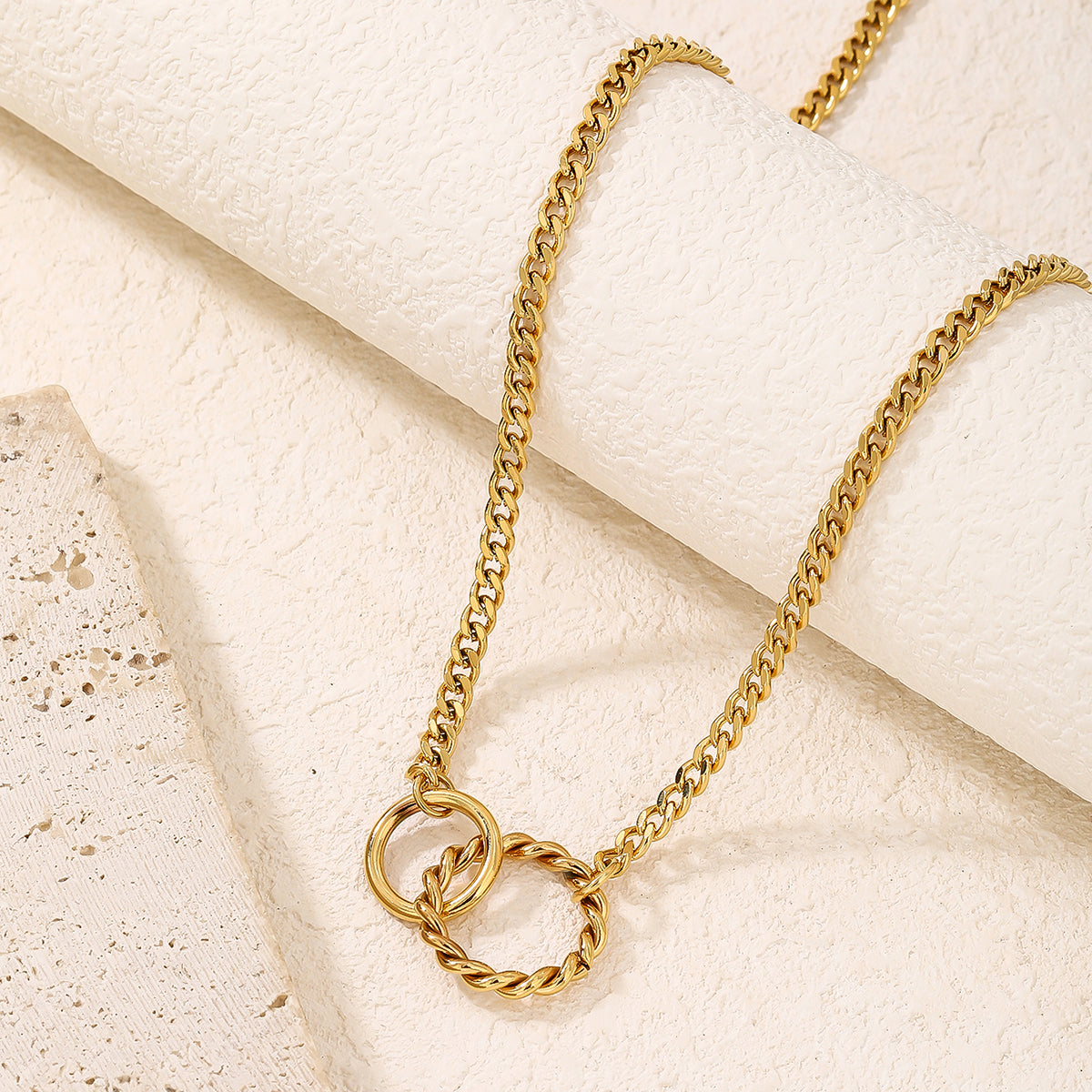 Interlocking Twisted-Ring Curb Necklace