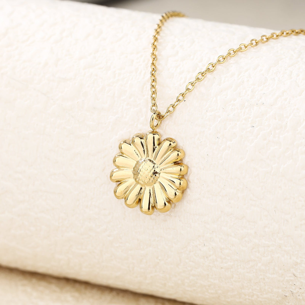 Dainty Sunflower Pendant Necklace