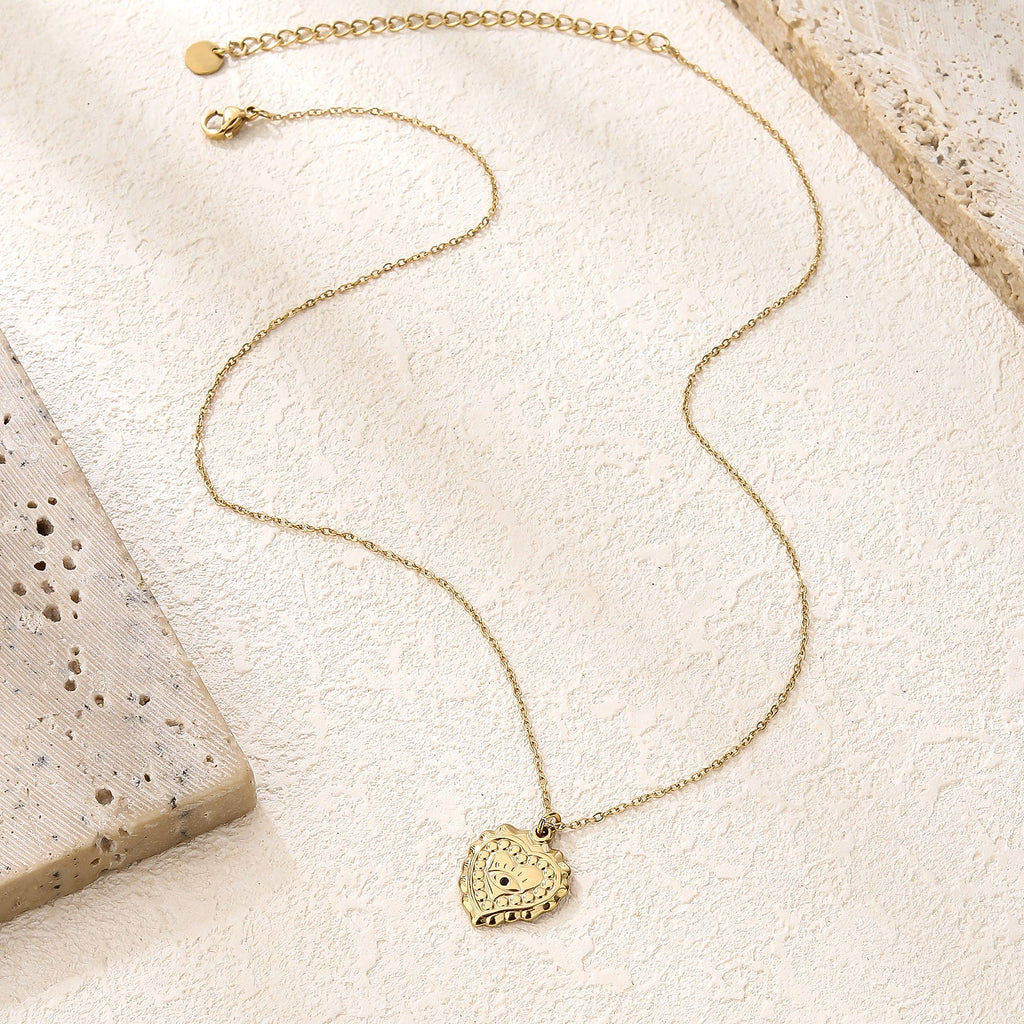 Delicate Heart Pendant Choker Necklace