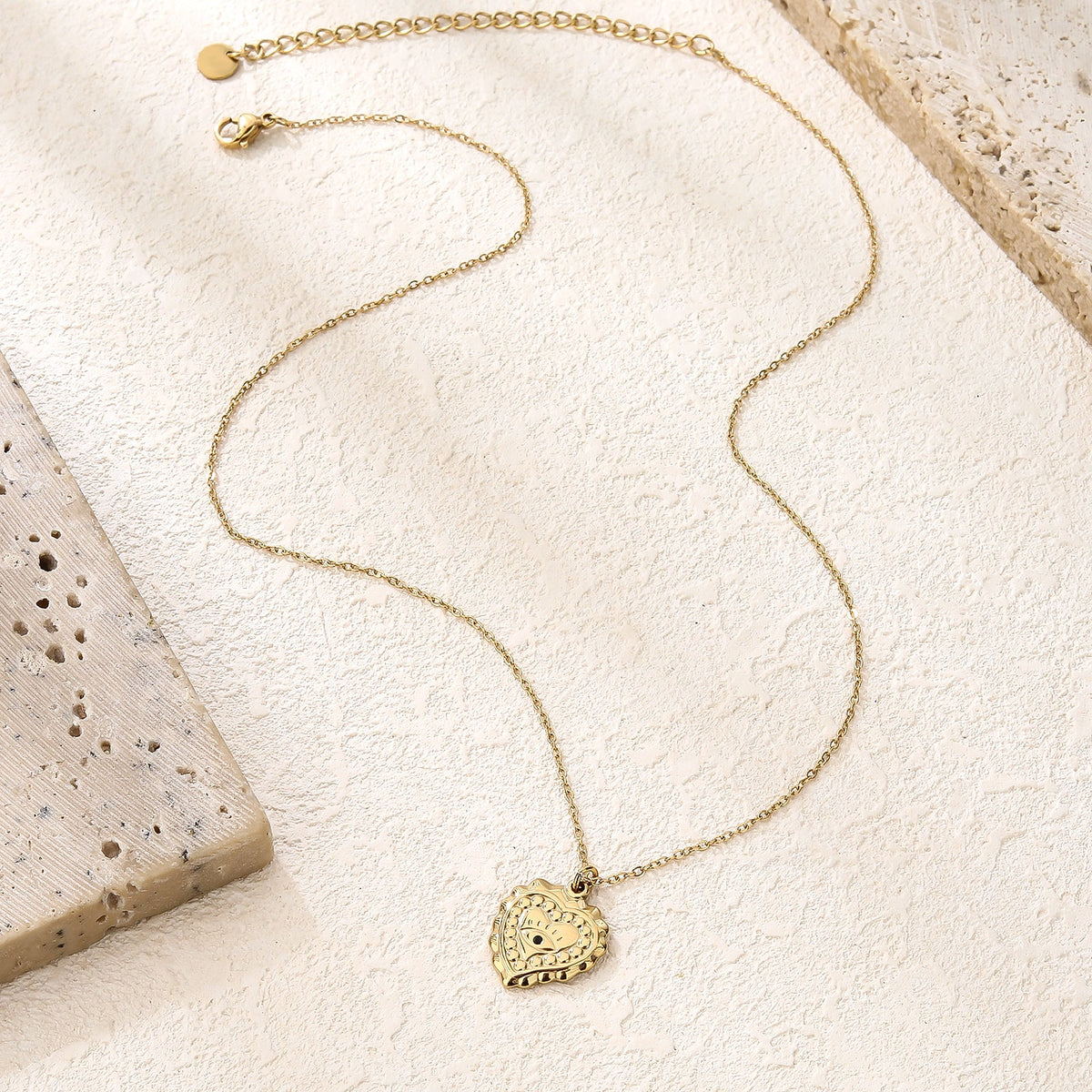 Delicate Heart Pendant Choker Necklace