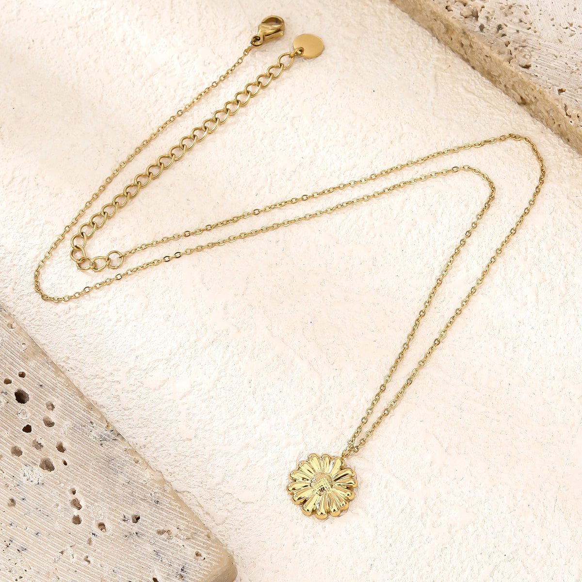 Dainty Sunflower Pendant Necklace