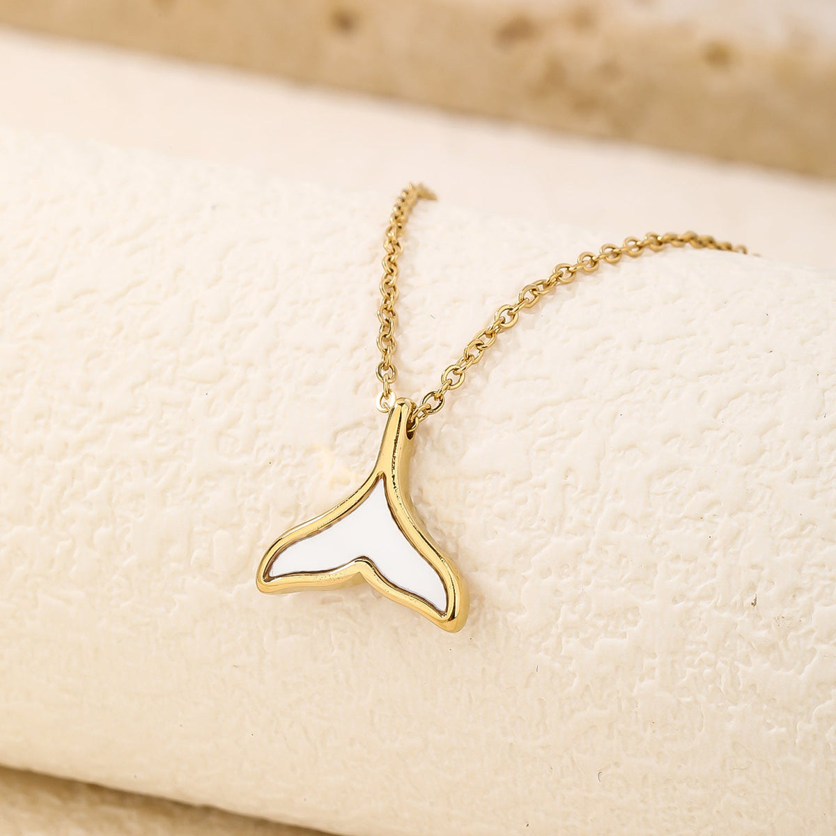 White Shell Fishtail Pendant Choker