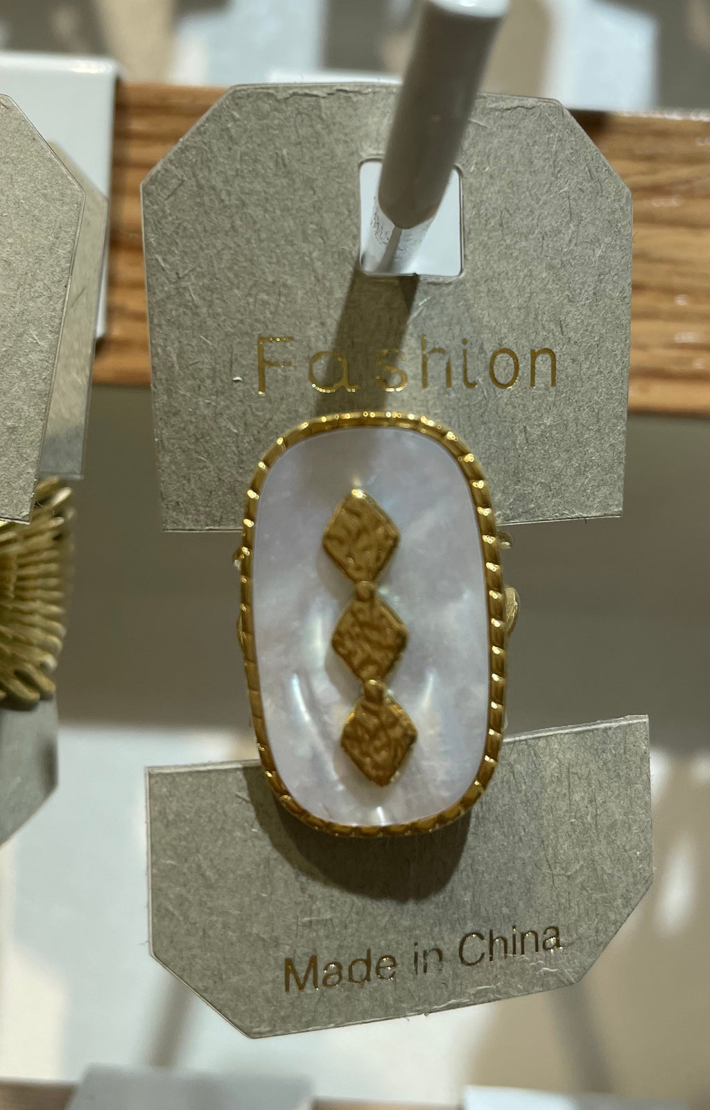 White Oval Diamond Motif Ring - W1-0150