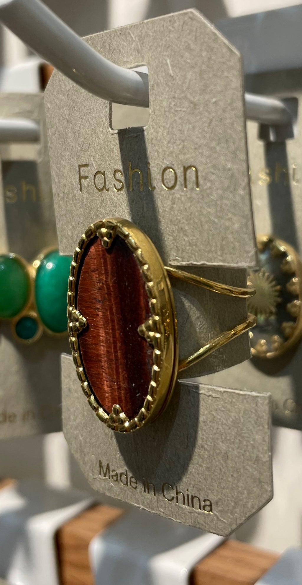 Brown Oval Claw Frame Ring - W1-0191