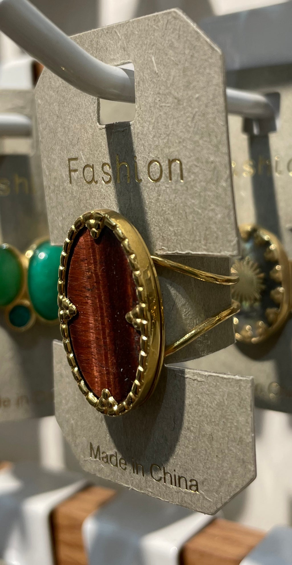Brown Oval Claw Frame Ring - W1-0191