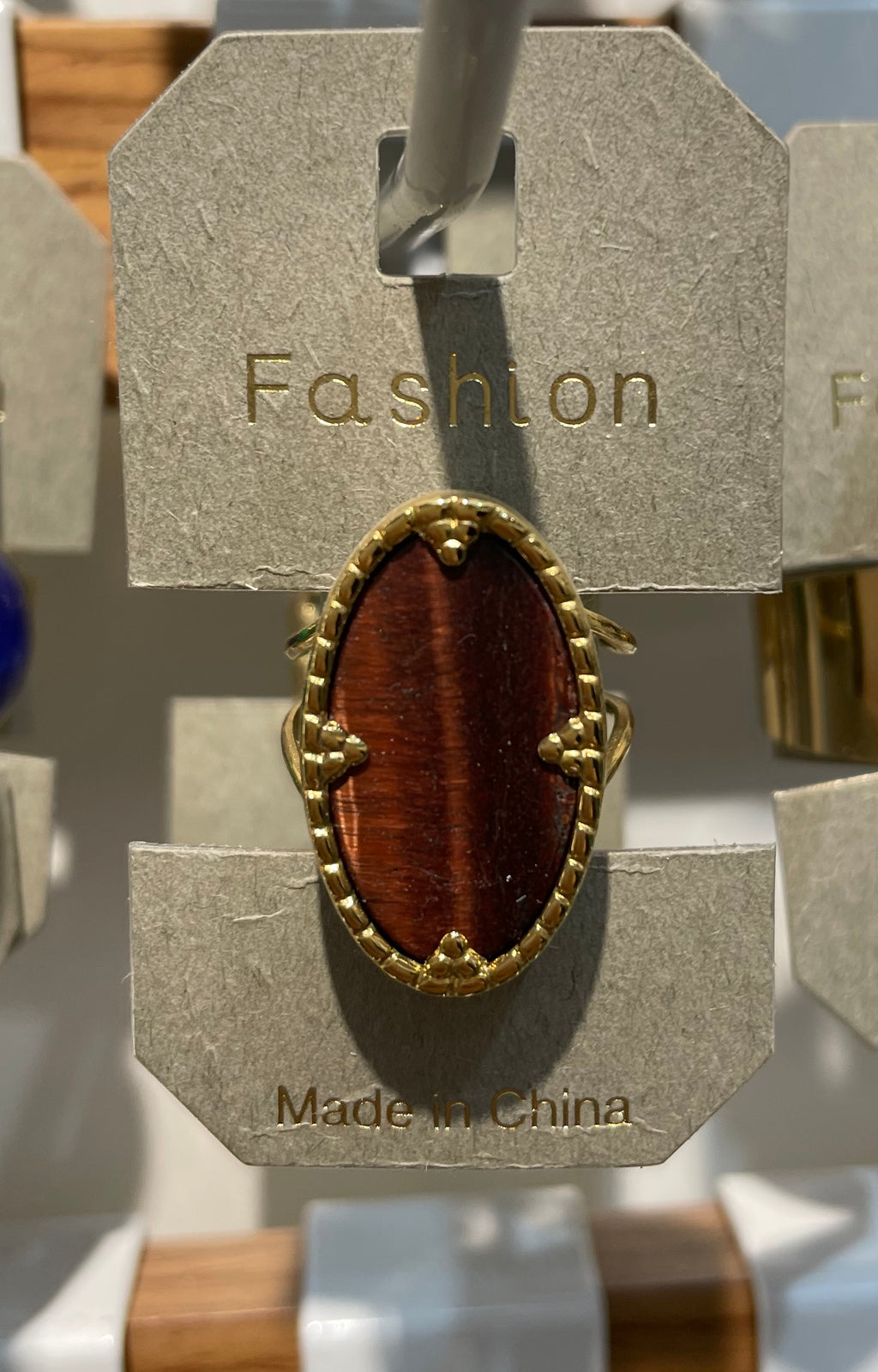 Brown Oval Claw Frame Ring - W1-0191