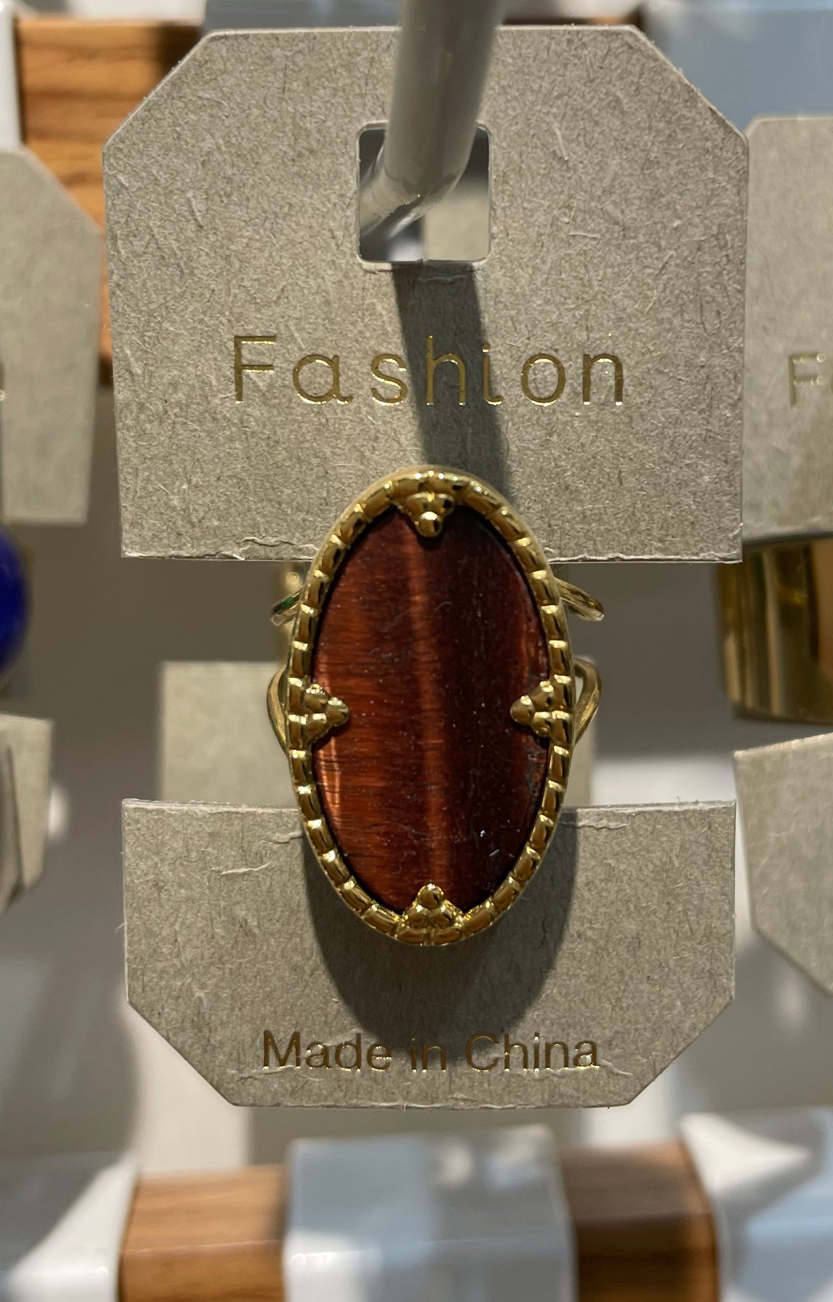 Brown Oval Claw Frame Ring - W1-0191