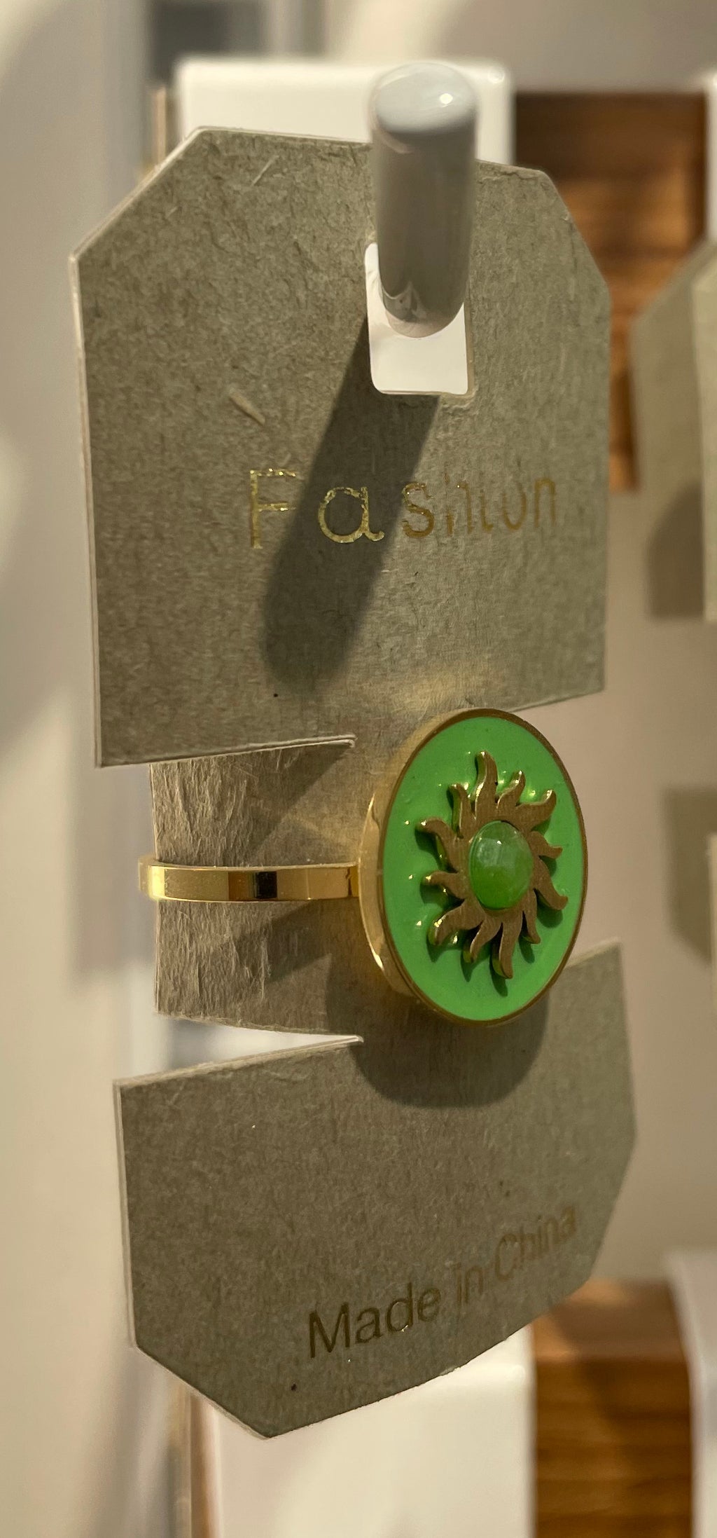 Green Oval Sun Motif Ring - W1-0216