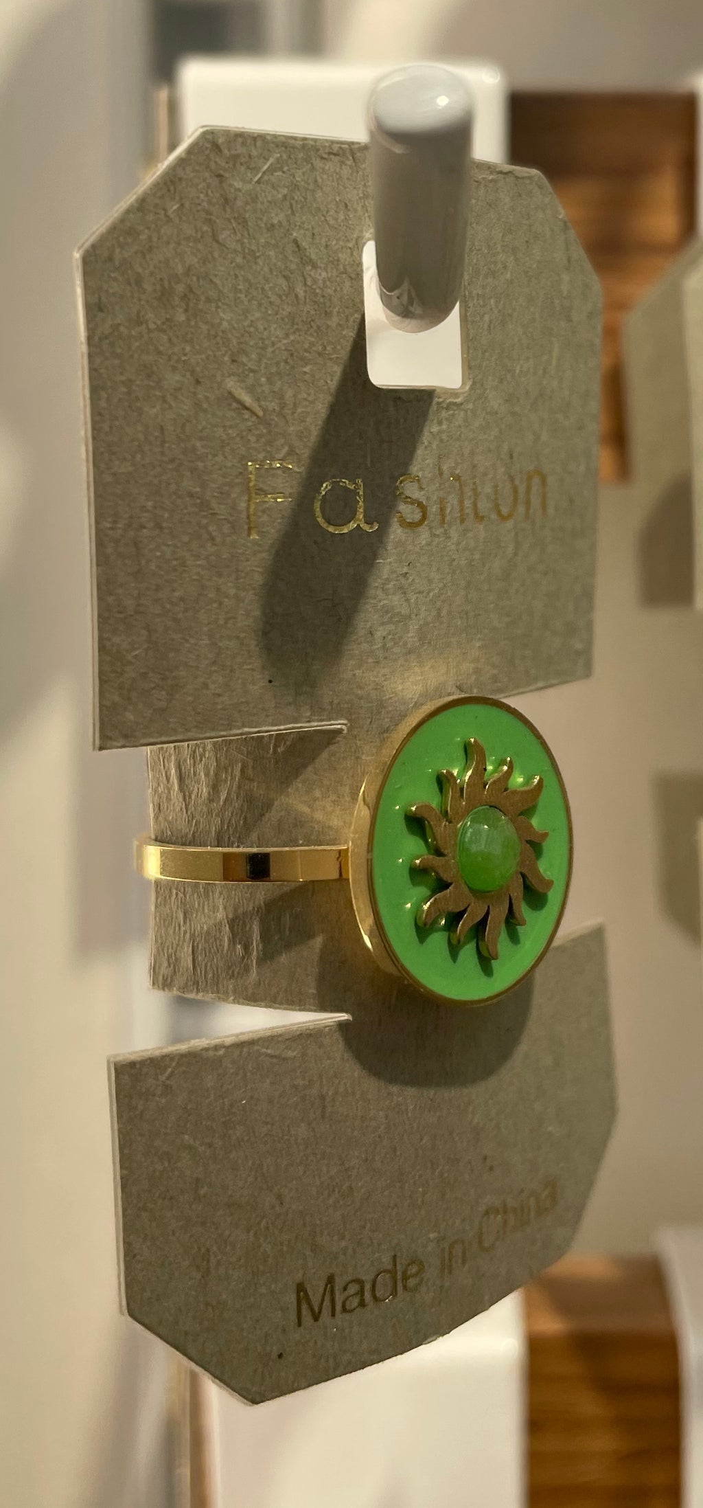 Green Oval Sun Motif Ring - W1-0216