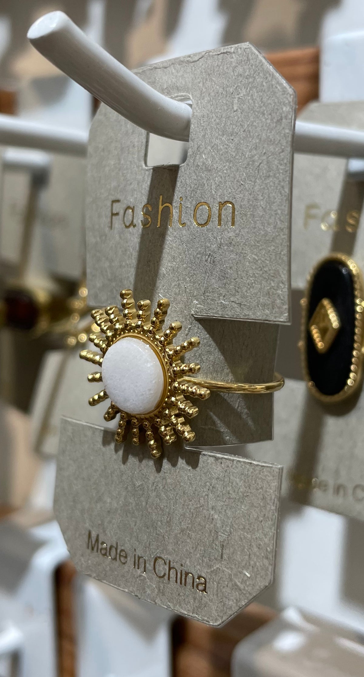 White Round Sunburst Ring - W1-0246