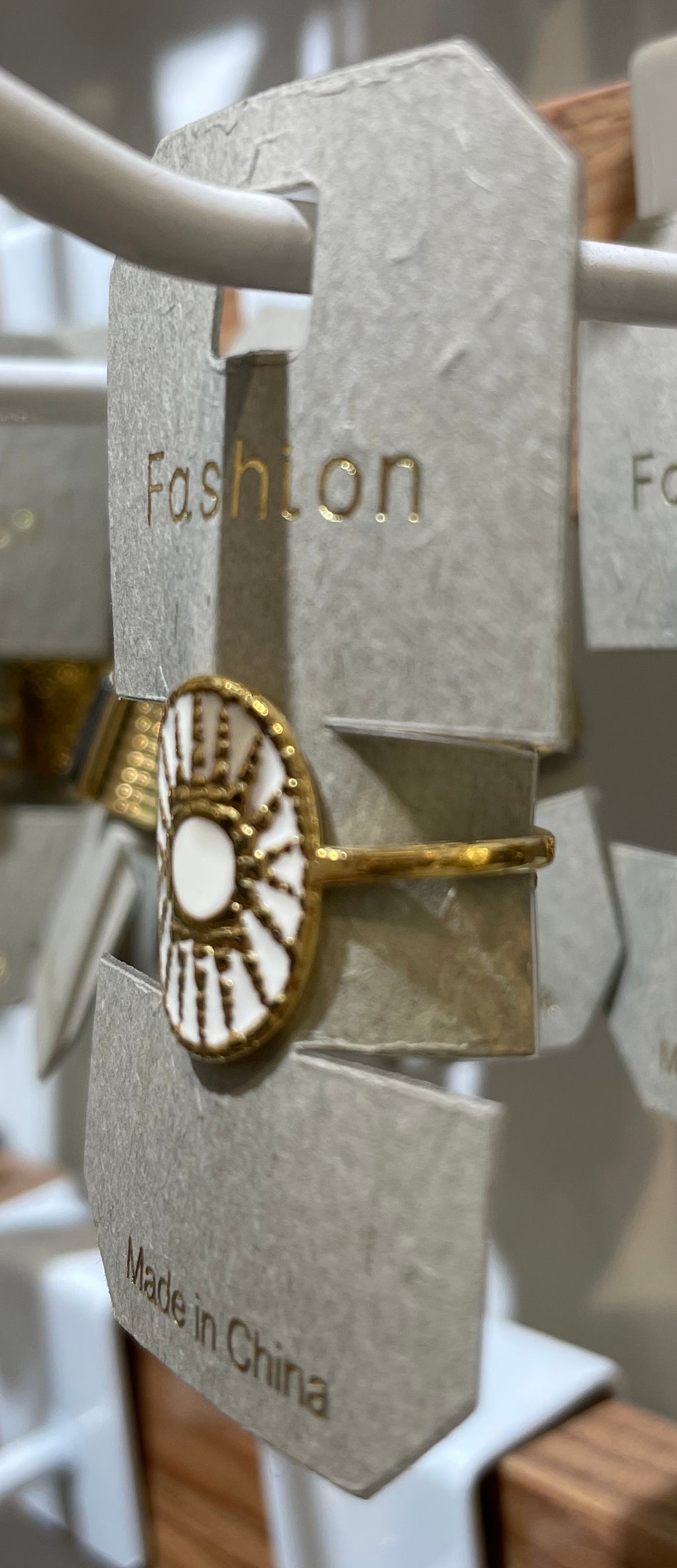 White Oval Radiating Ring - W1-0252
