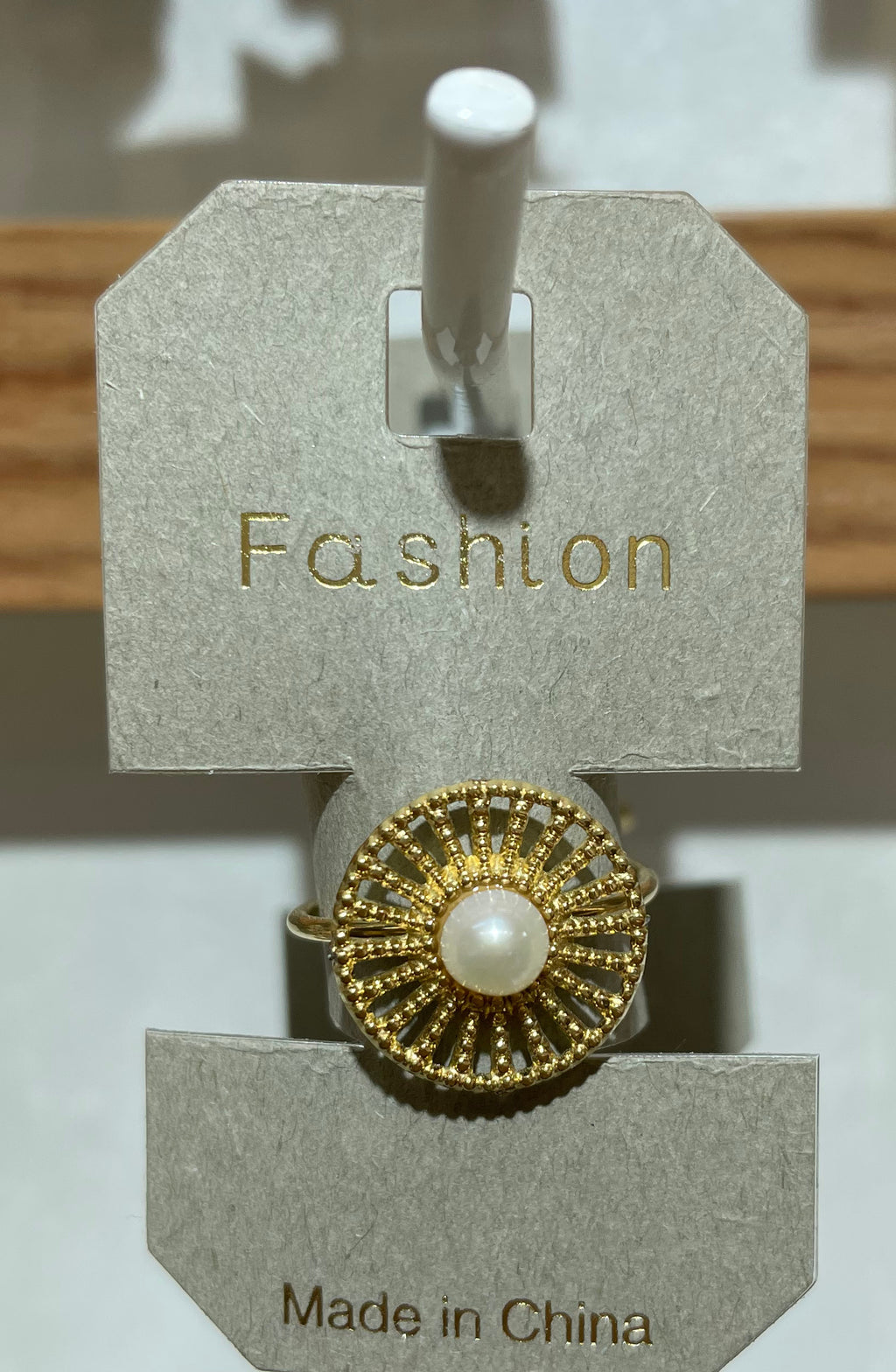 Pearl Center Round Sunburst Ring - W1-0299