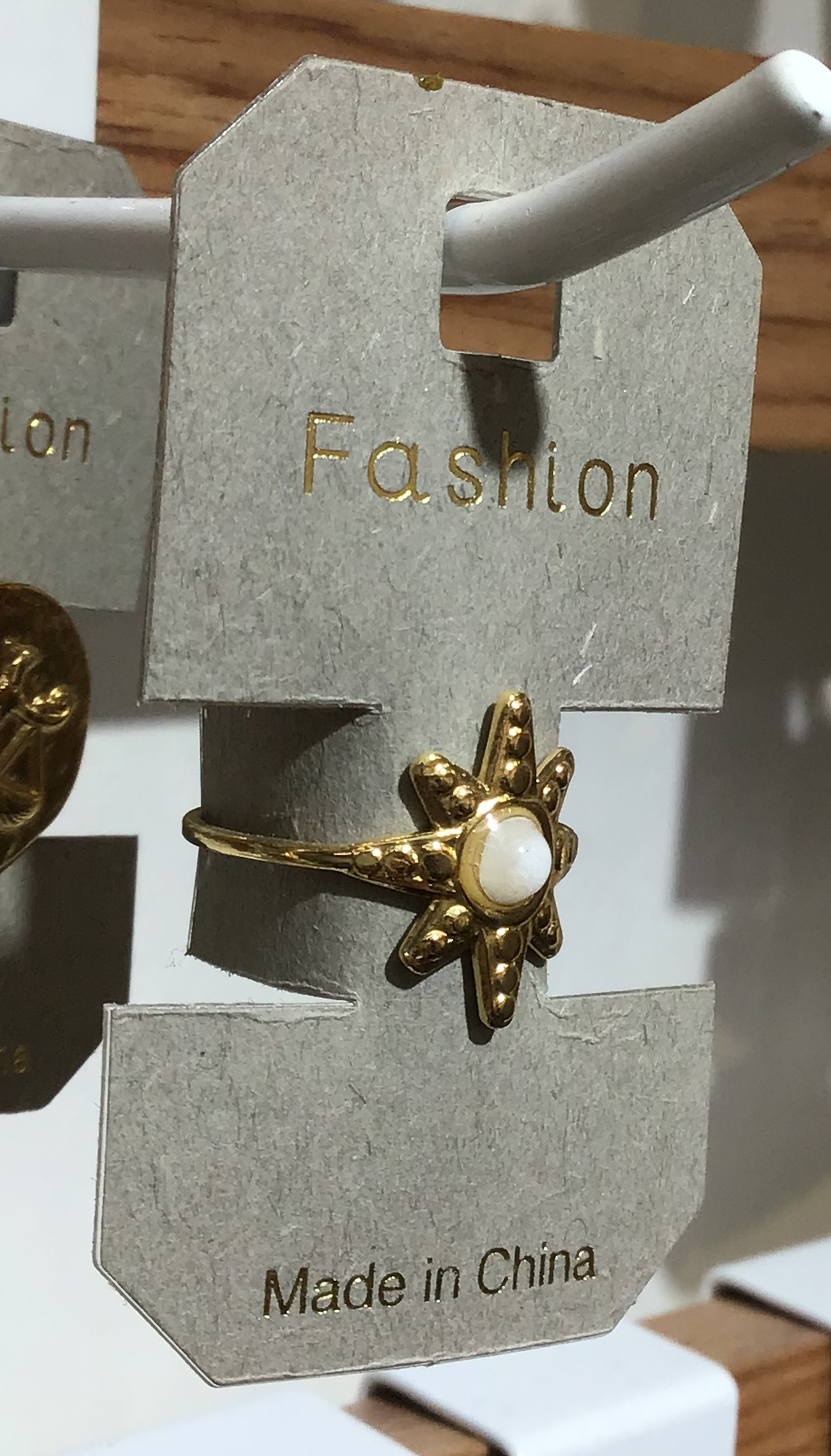 White Center Petal Ring - W1-0328
