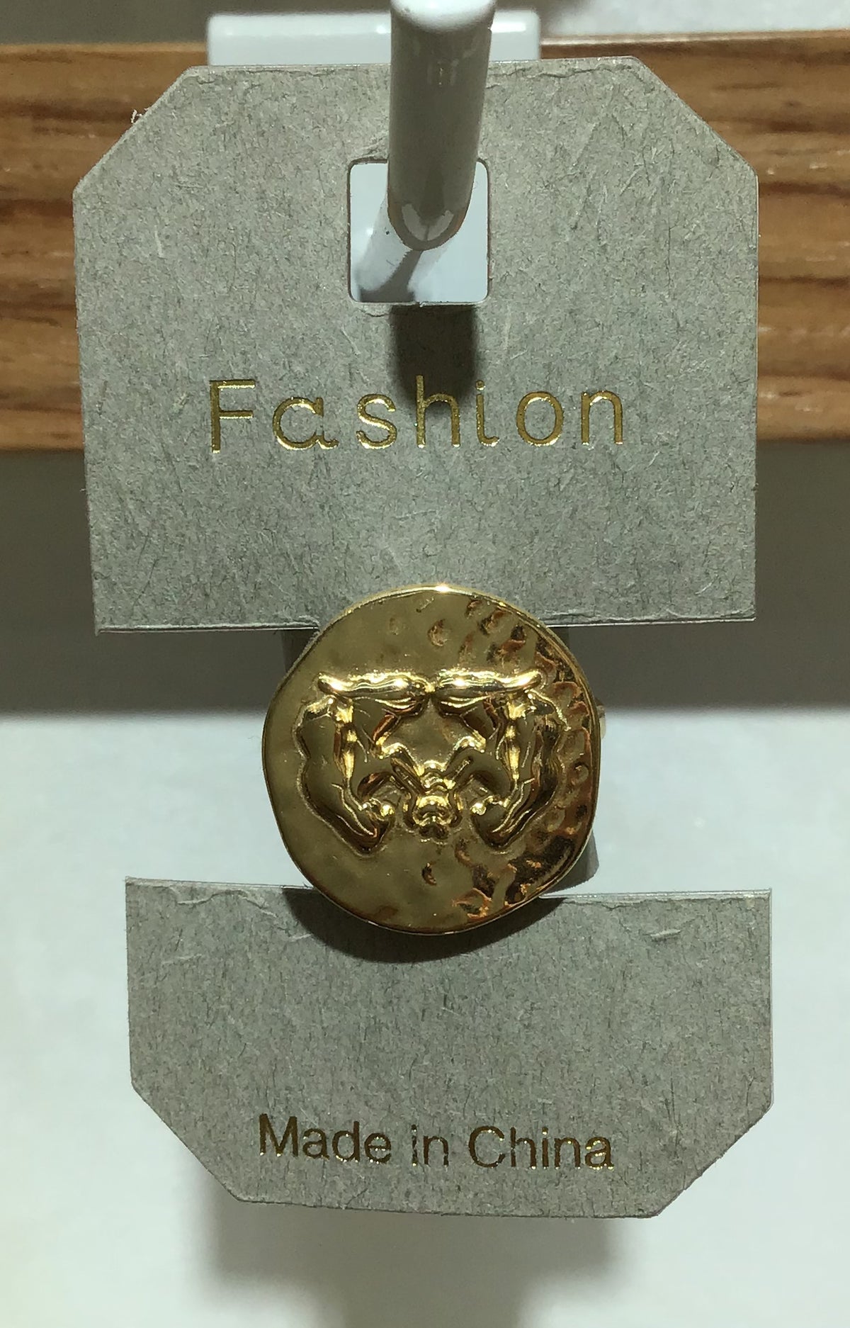 Sculpted Face Medallion Ring - W1-0353