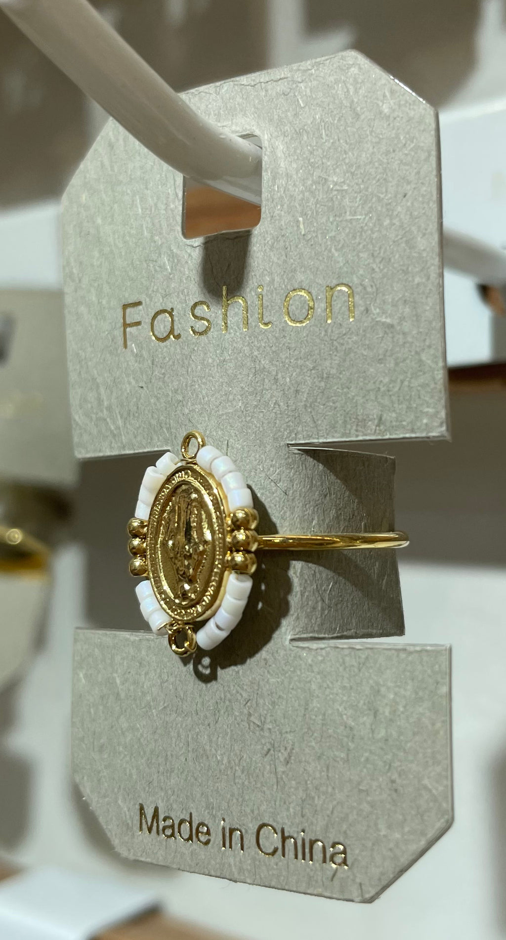 Pearl-Style Oval Relief Ring - W1-0409