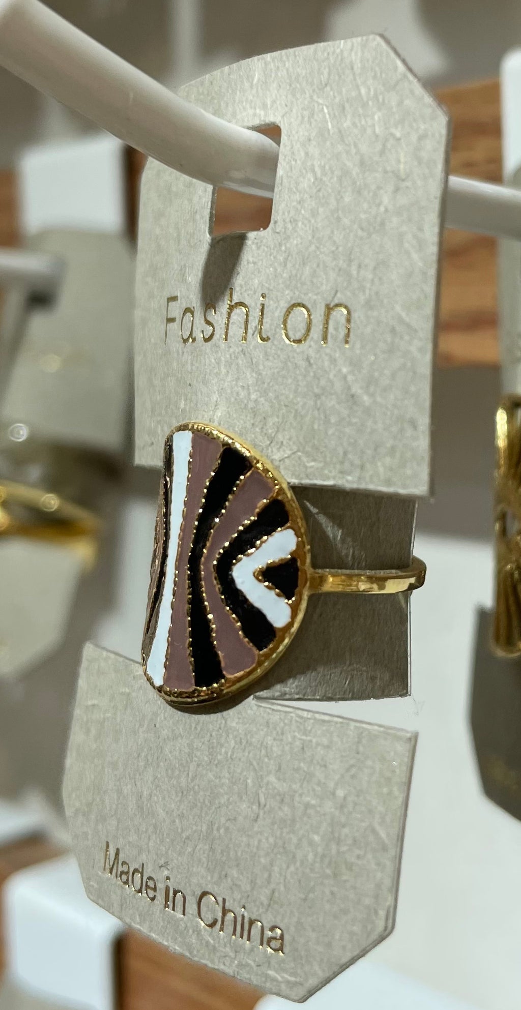 Black White Wavy Stripe Ring - W1-0416