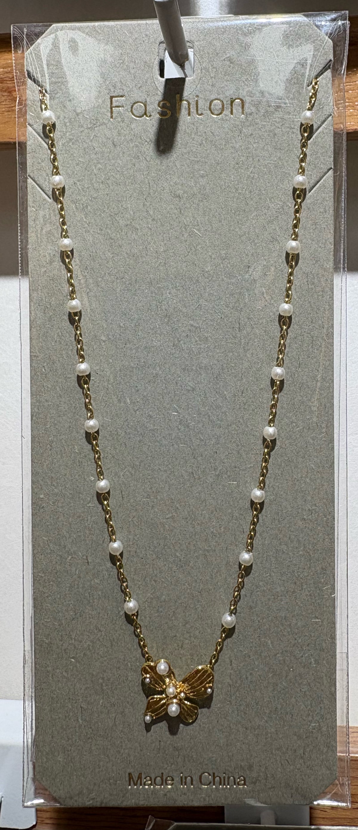 White Bead Flower Pendant Necklace - W14-0182