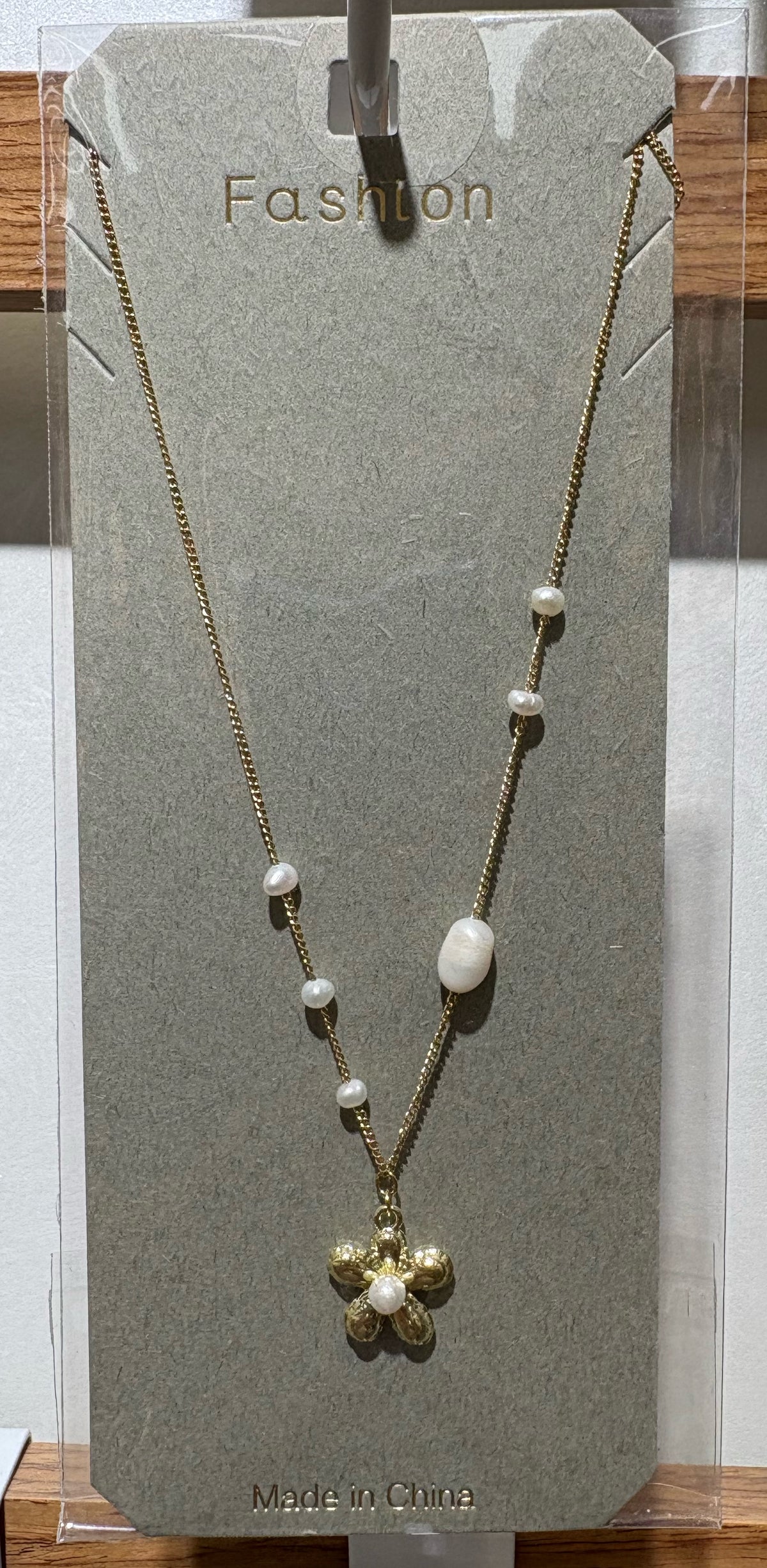 White Bead Flower Necklace - W14-0379