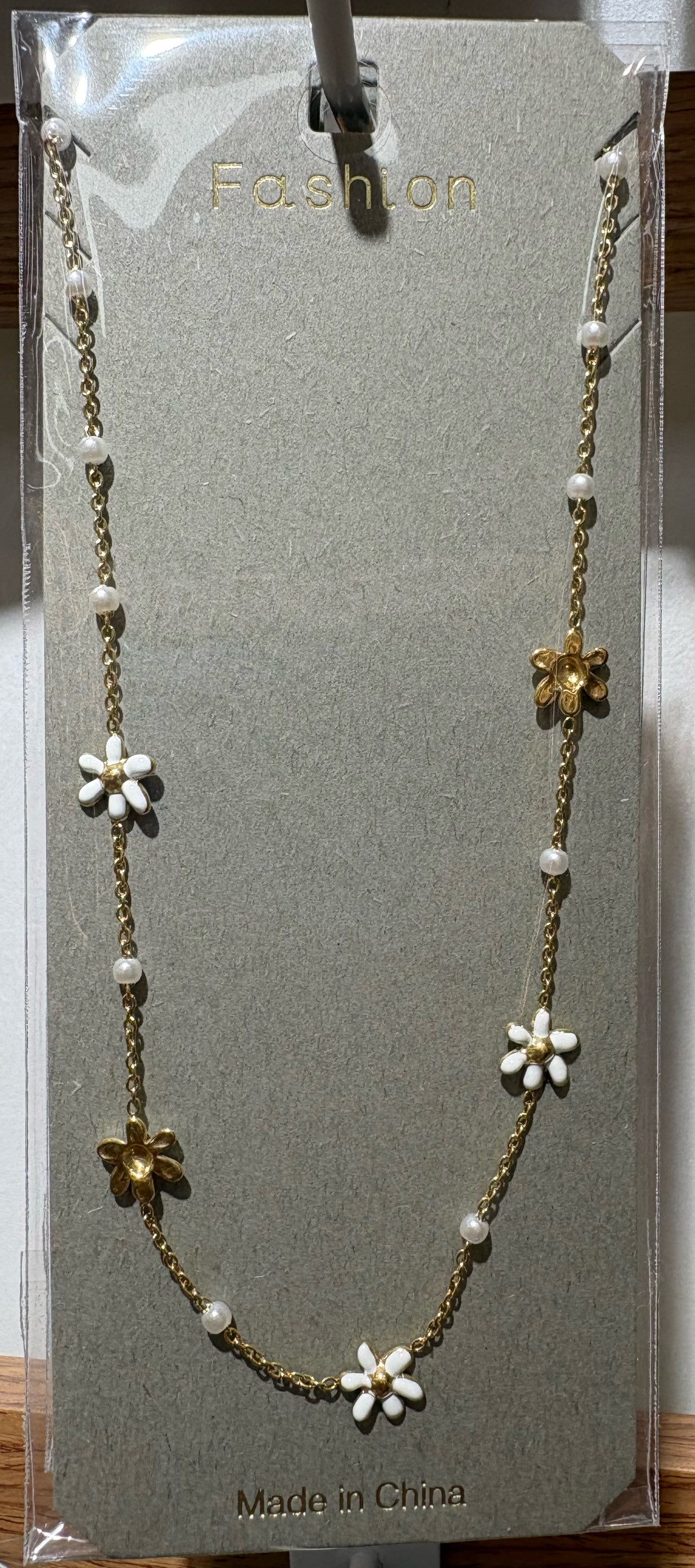 White Daisy Station Necklace - W14-0493