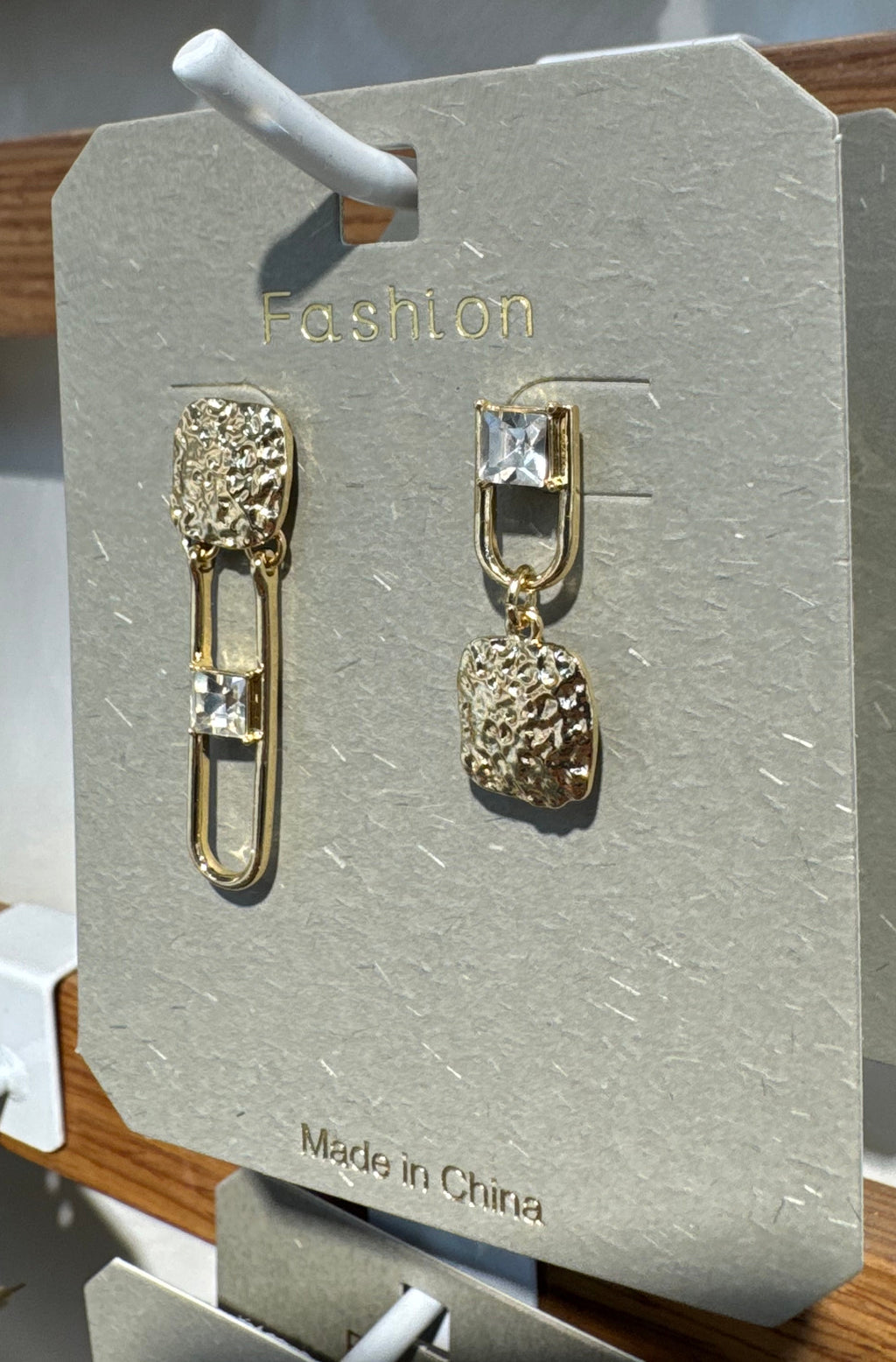 Asymmetric Textured Link Earrings - W3-0098