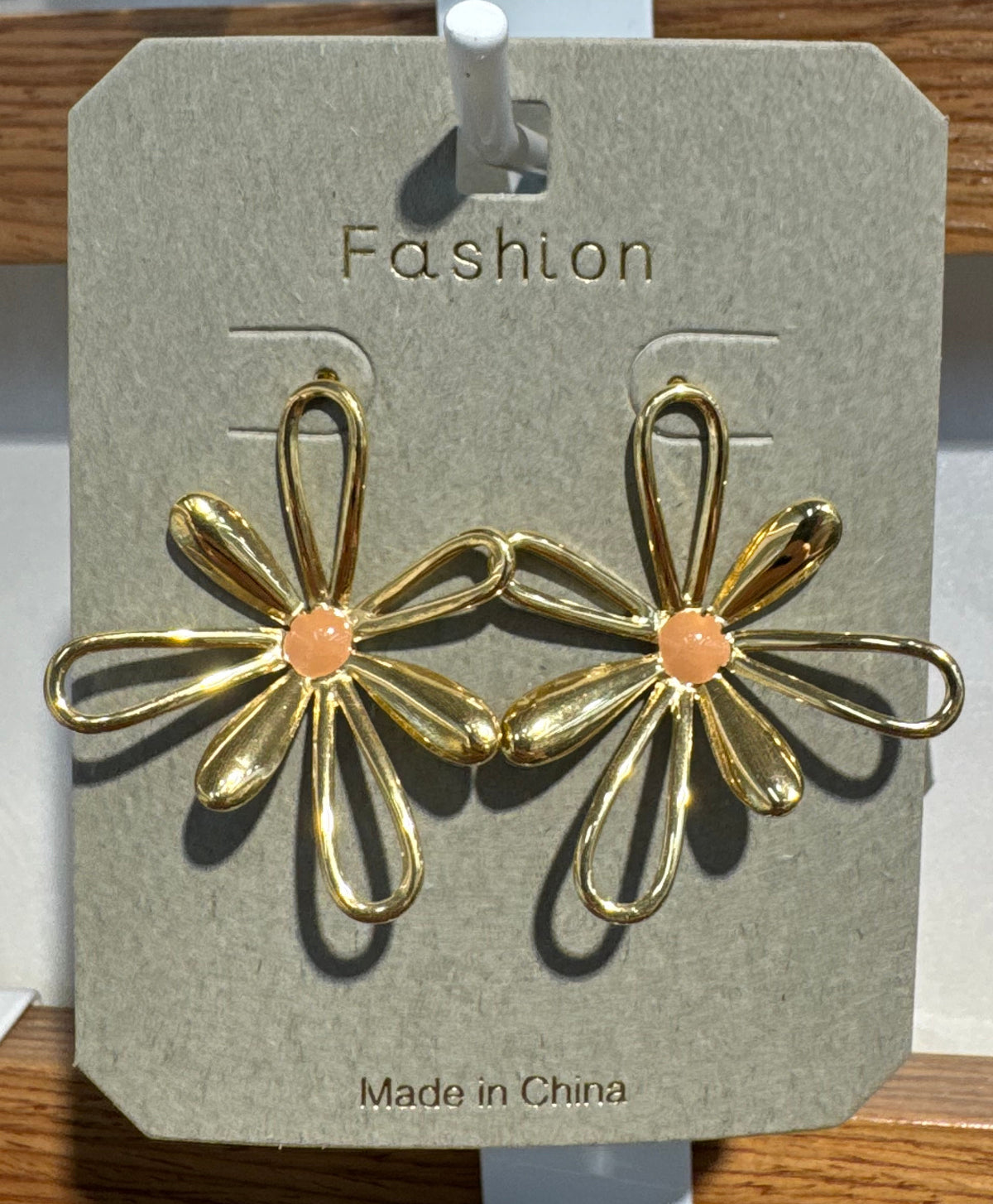 Pink Center Outline Daisy Earrings - W3-0145