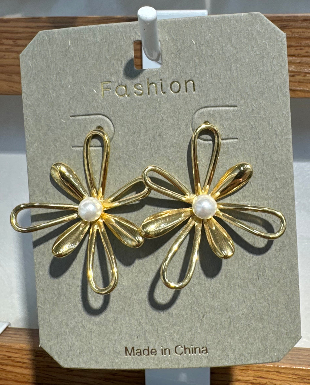 Pearl-Style Center Daisy Earrings - W3-0146