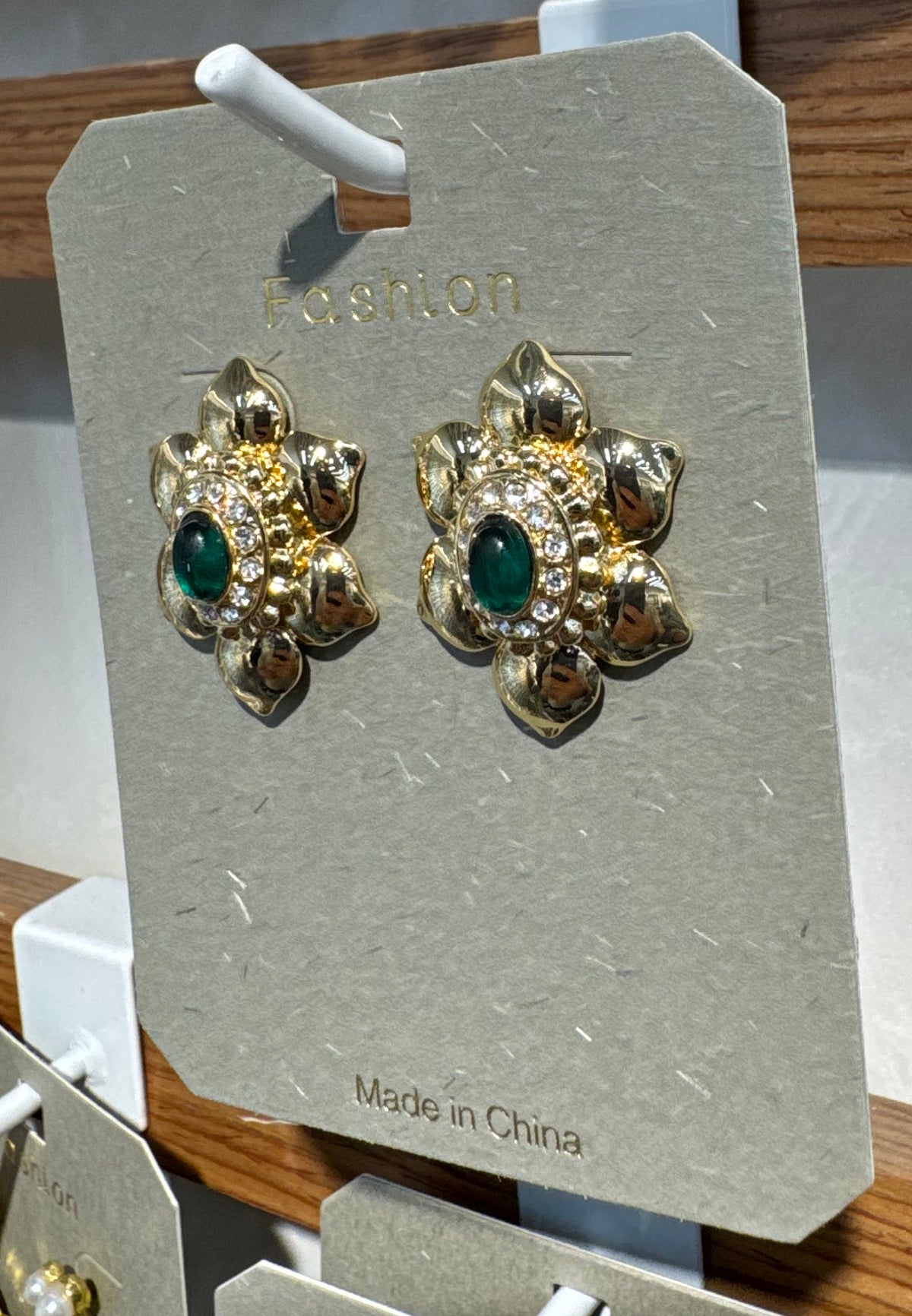 Green Center Flower Stud Earrings - W3-0154