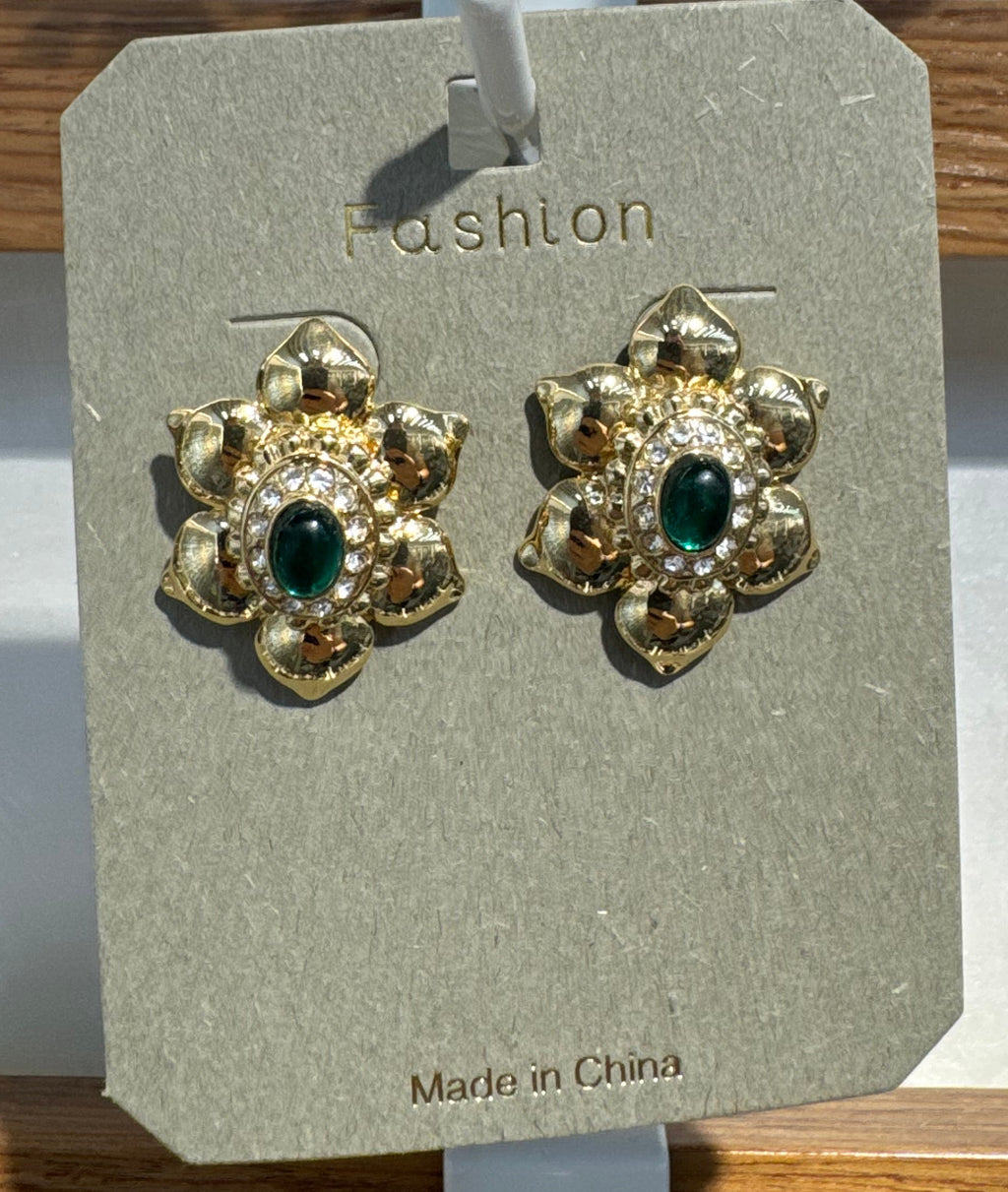 Green Center Flower Stud Earrings - W3-0154