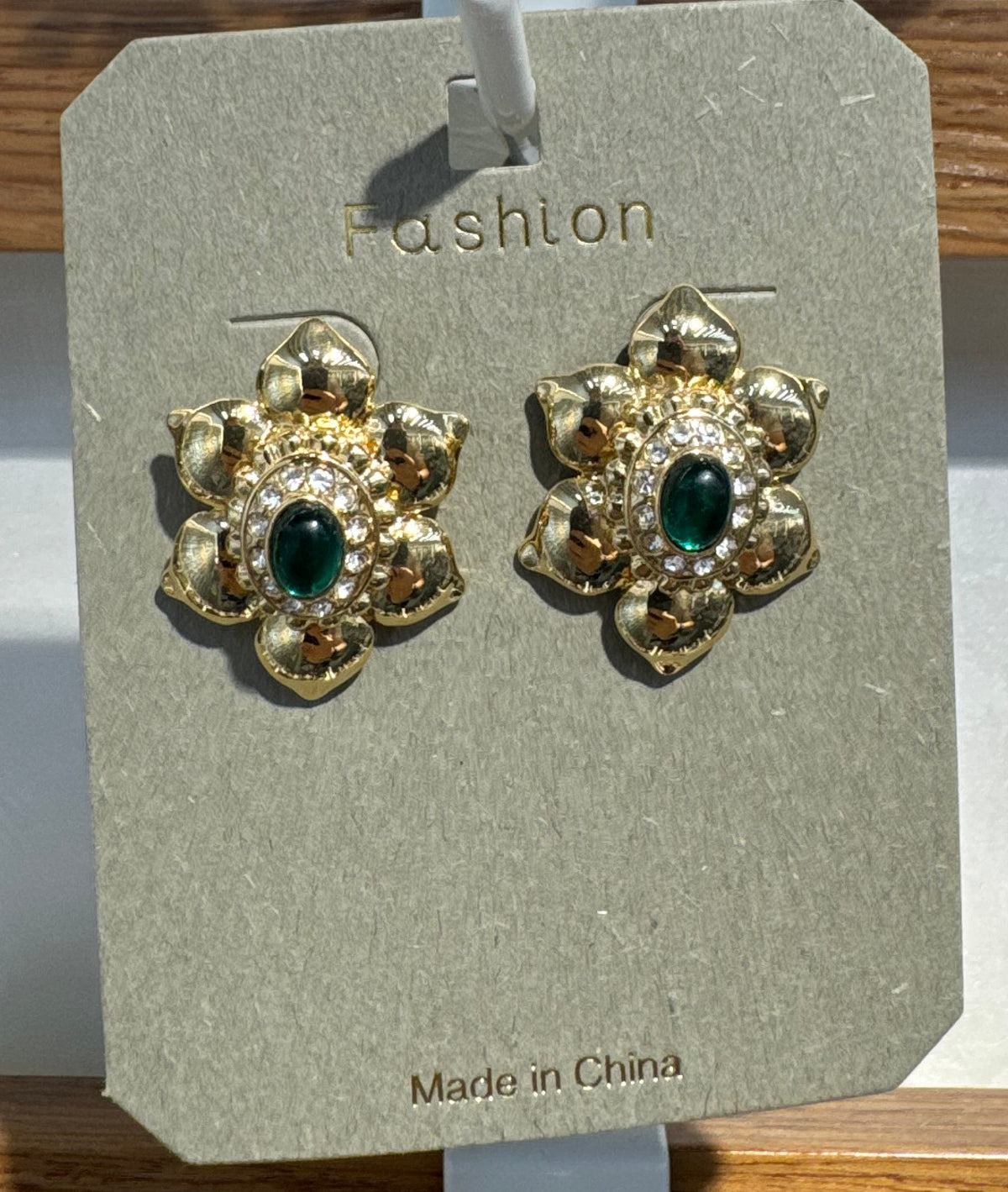 Green Center Flower Stud Earrings - W3-0154