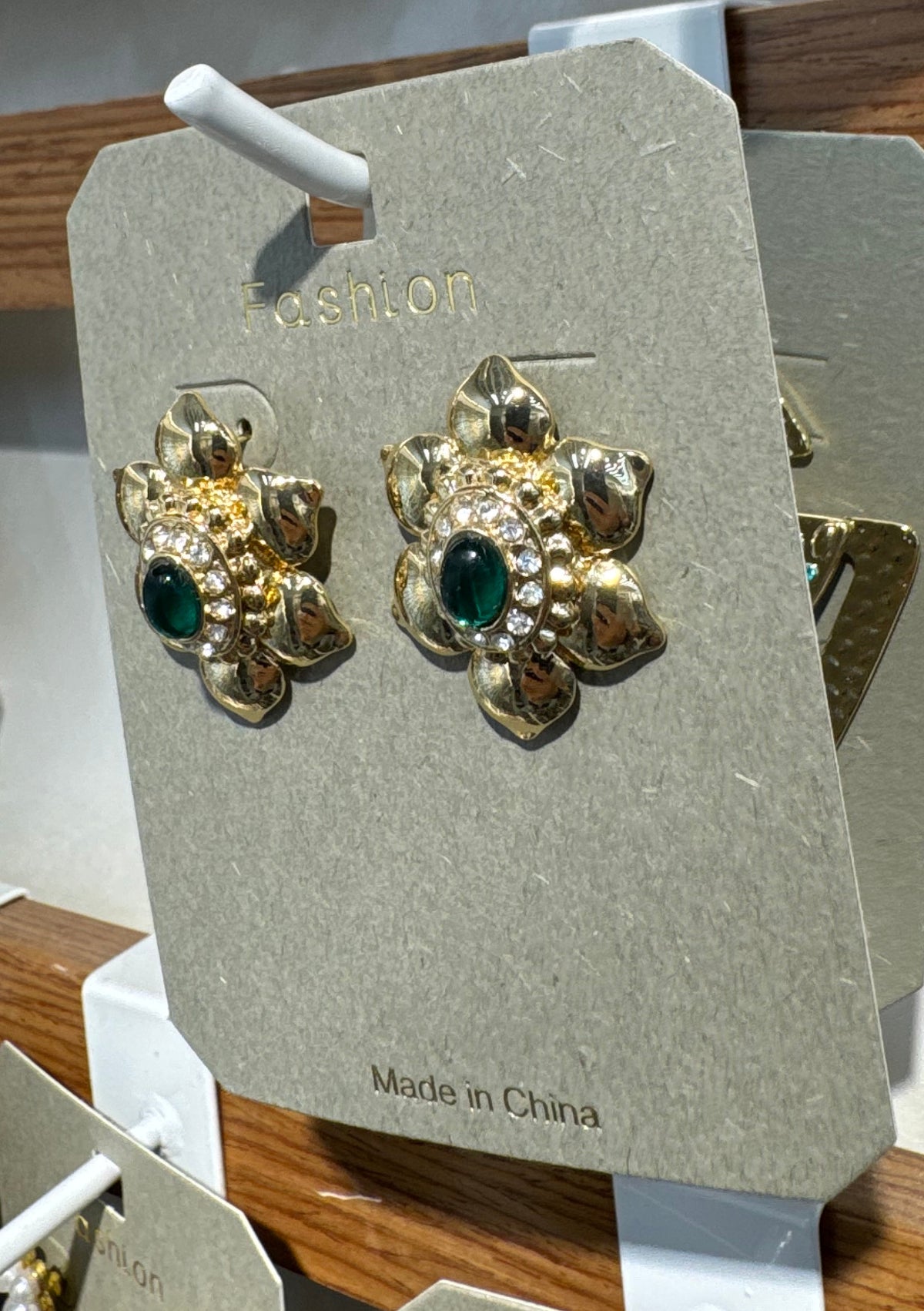 Green Center Flower Stud Earrings - W3-0154