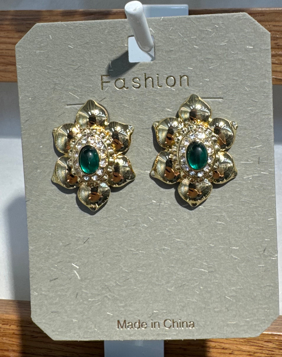 Green Center Flower Stud Earrings - W3-0154