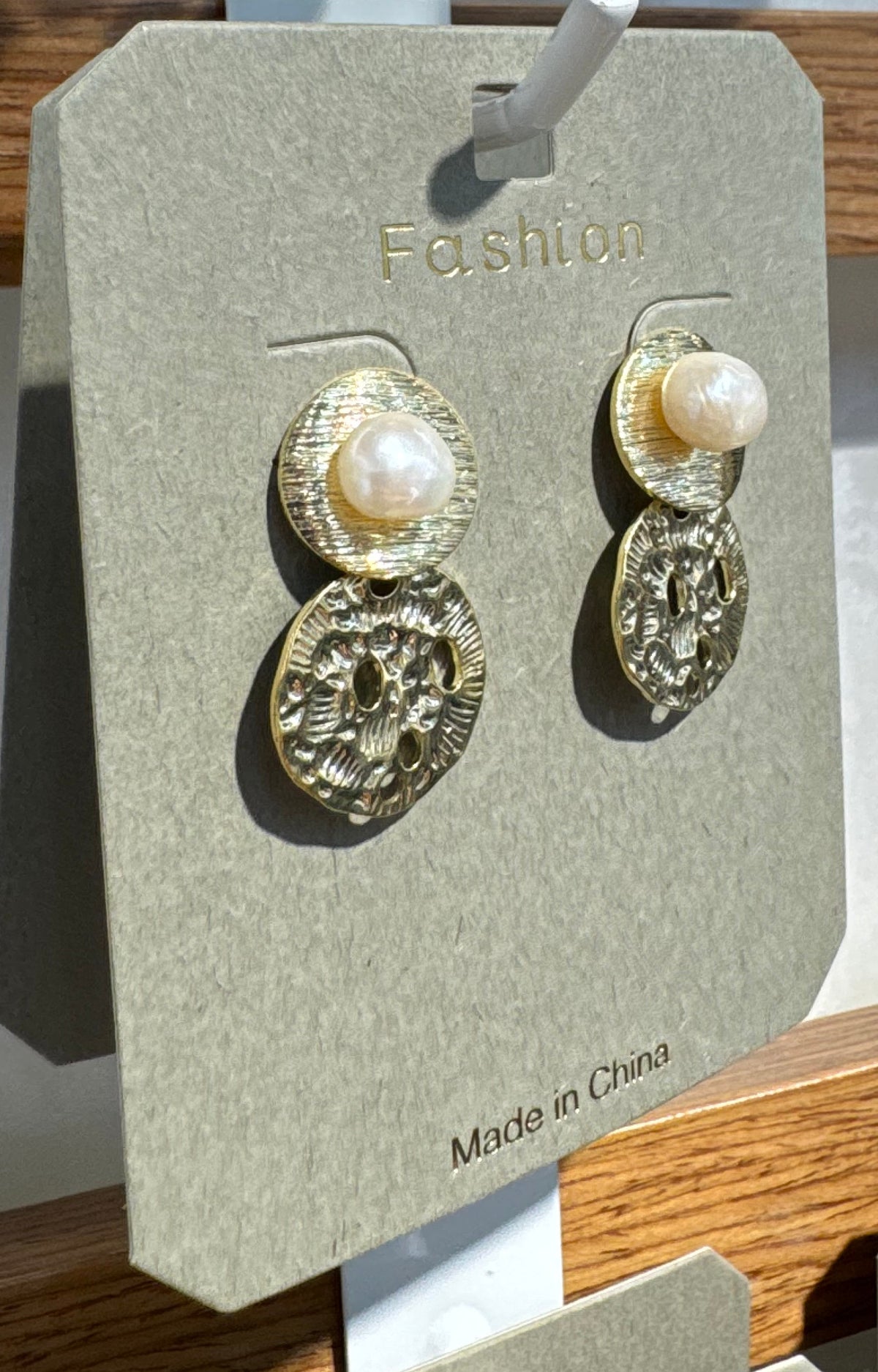 Pearl-Style Hammered Disc Earrings - W3-0199