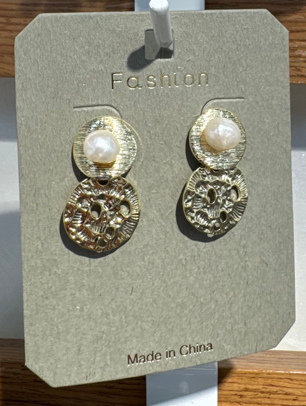 Pearl-Style Hammered Disc Earrings - W3-0199