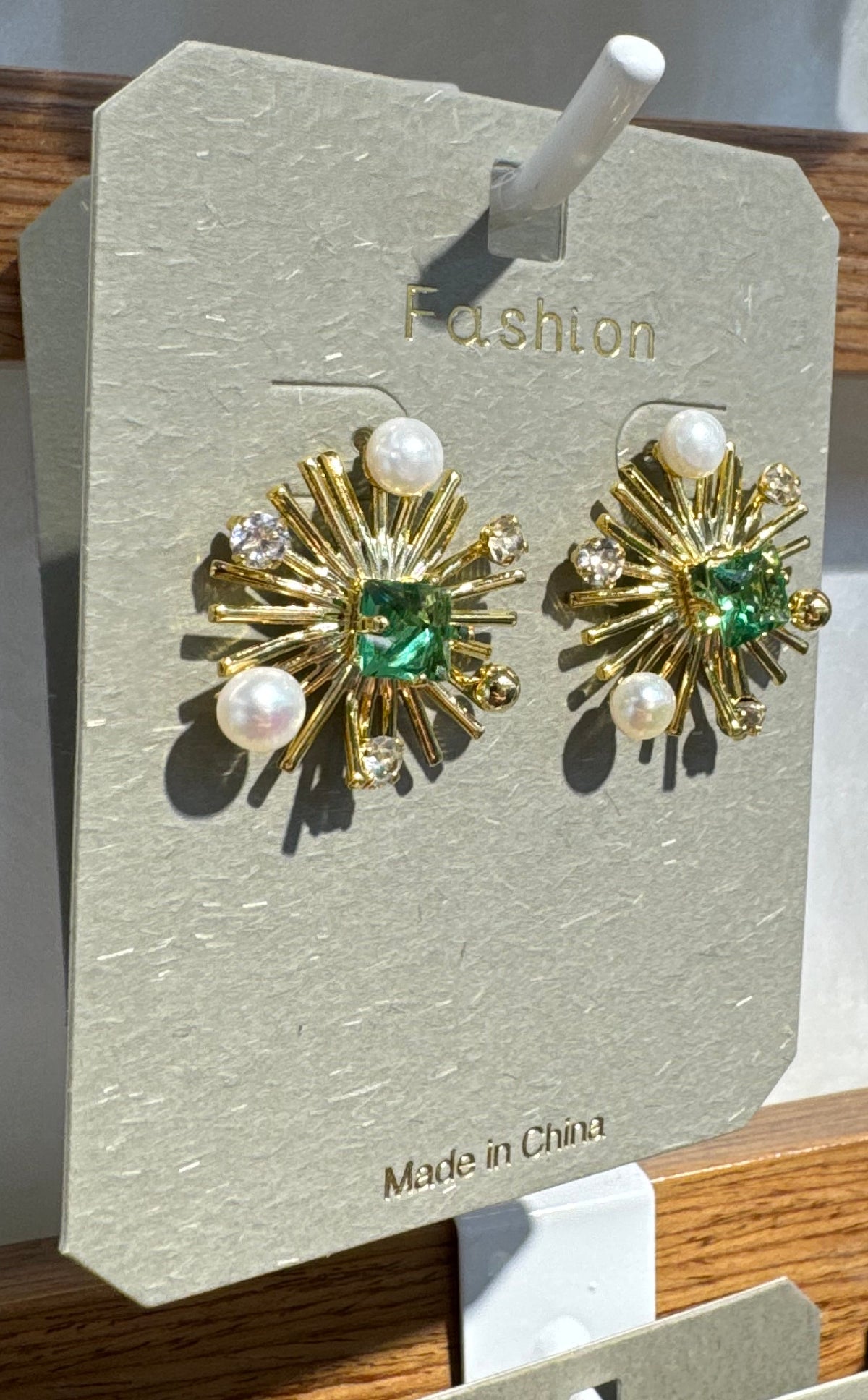 Green Sunburst Beaded Stud Earrings - W3-0210
