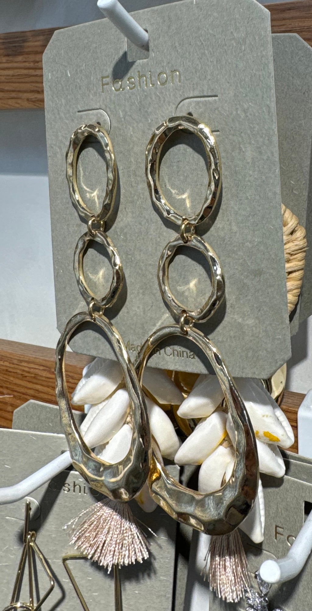 Linked Ring Shell Tassel Earrings - W3-0236