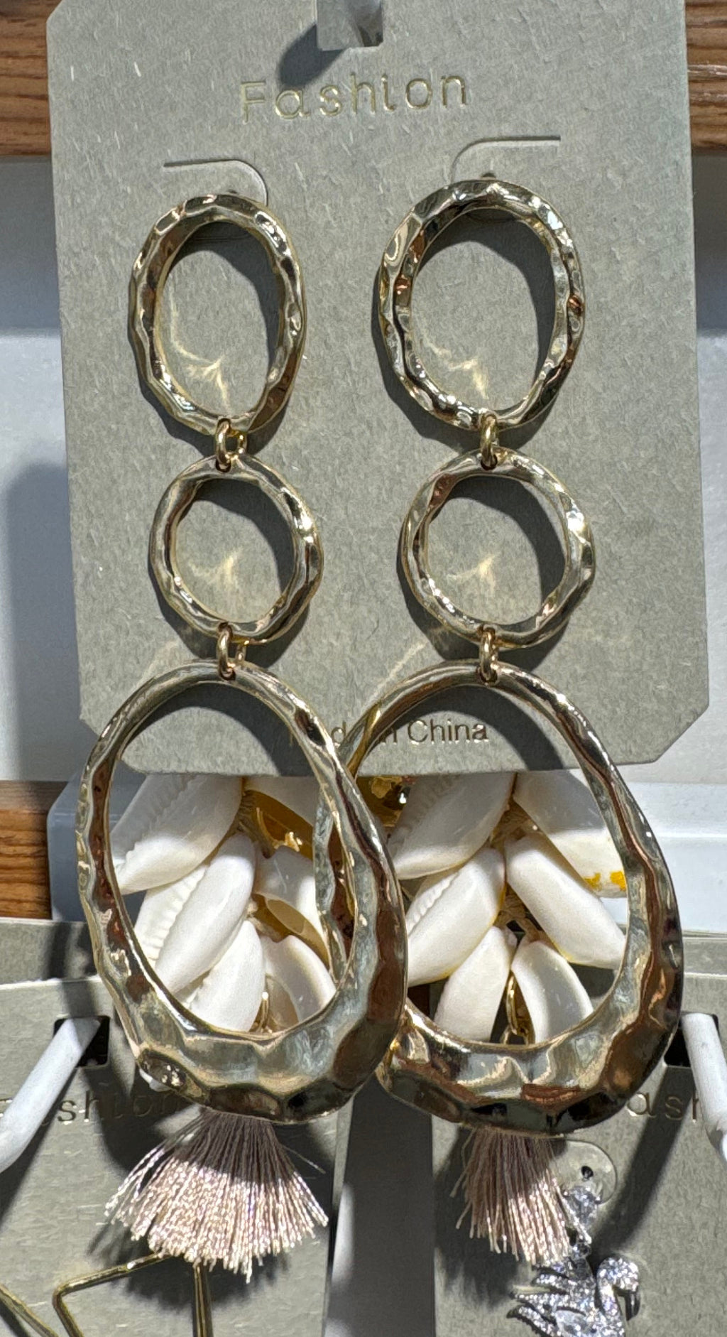 Linked Ring Shell Tassel Earrings - W3-0236