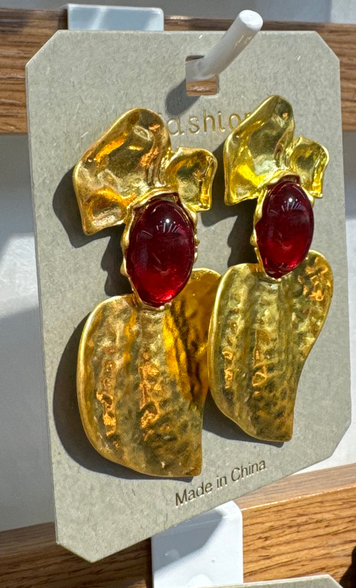 Red Accent Hammered Heart Earrings - W3-0245