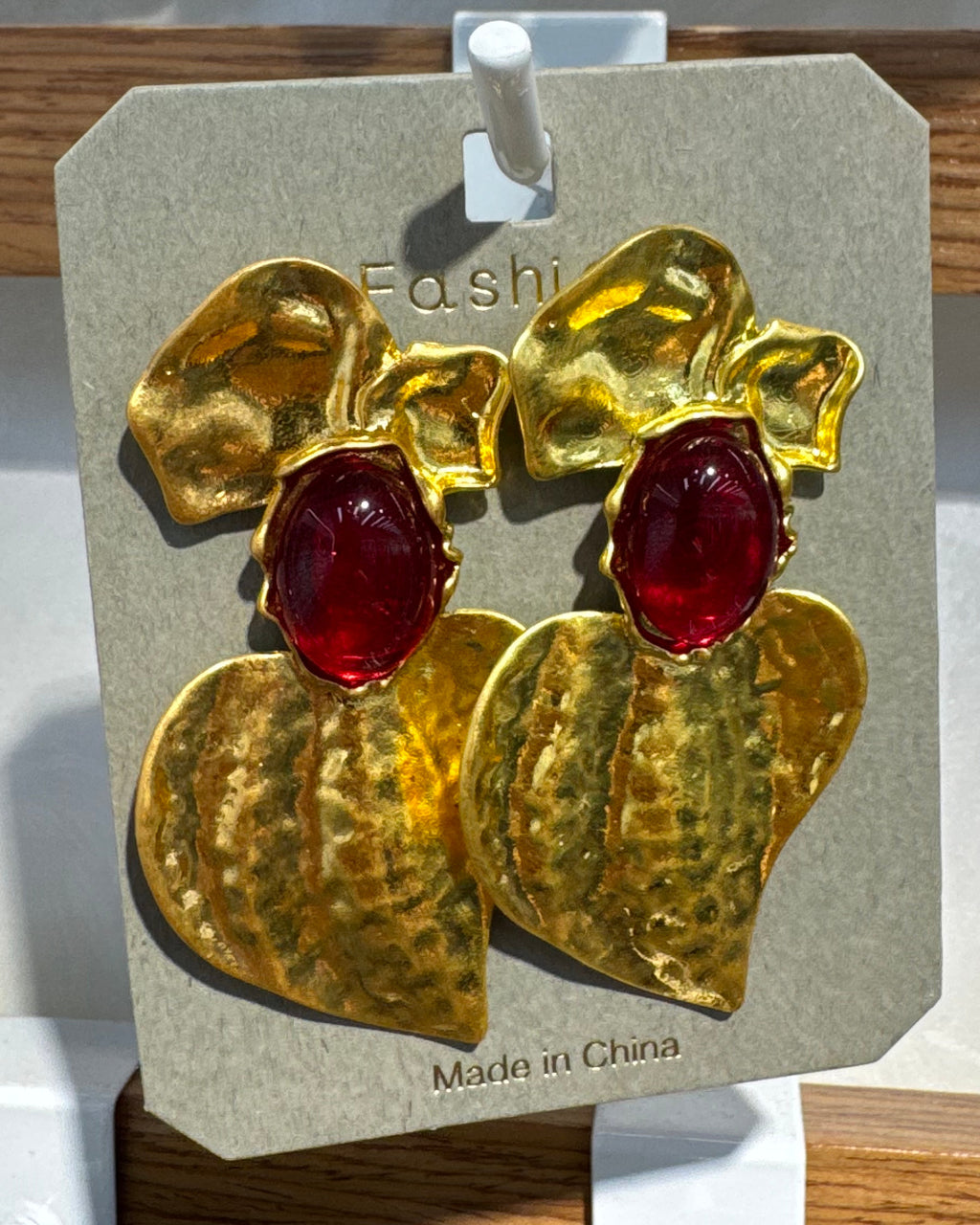 Red Accent Hammered Heart Earrings - W3-0245