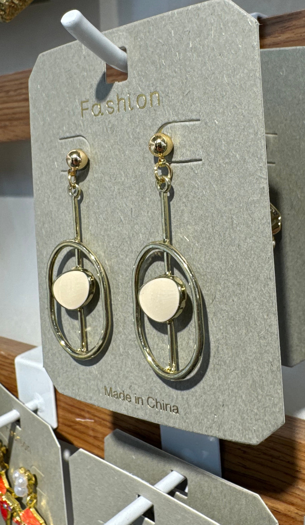 Cream Center Oval Frame Earrings - W3-0276