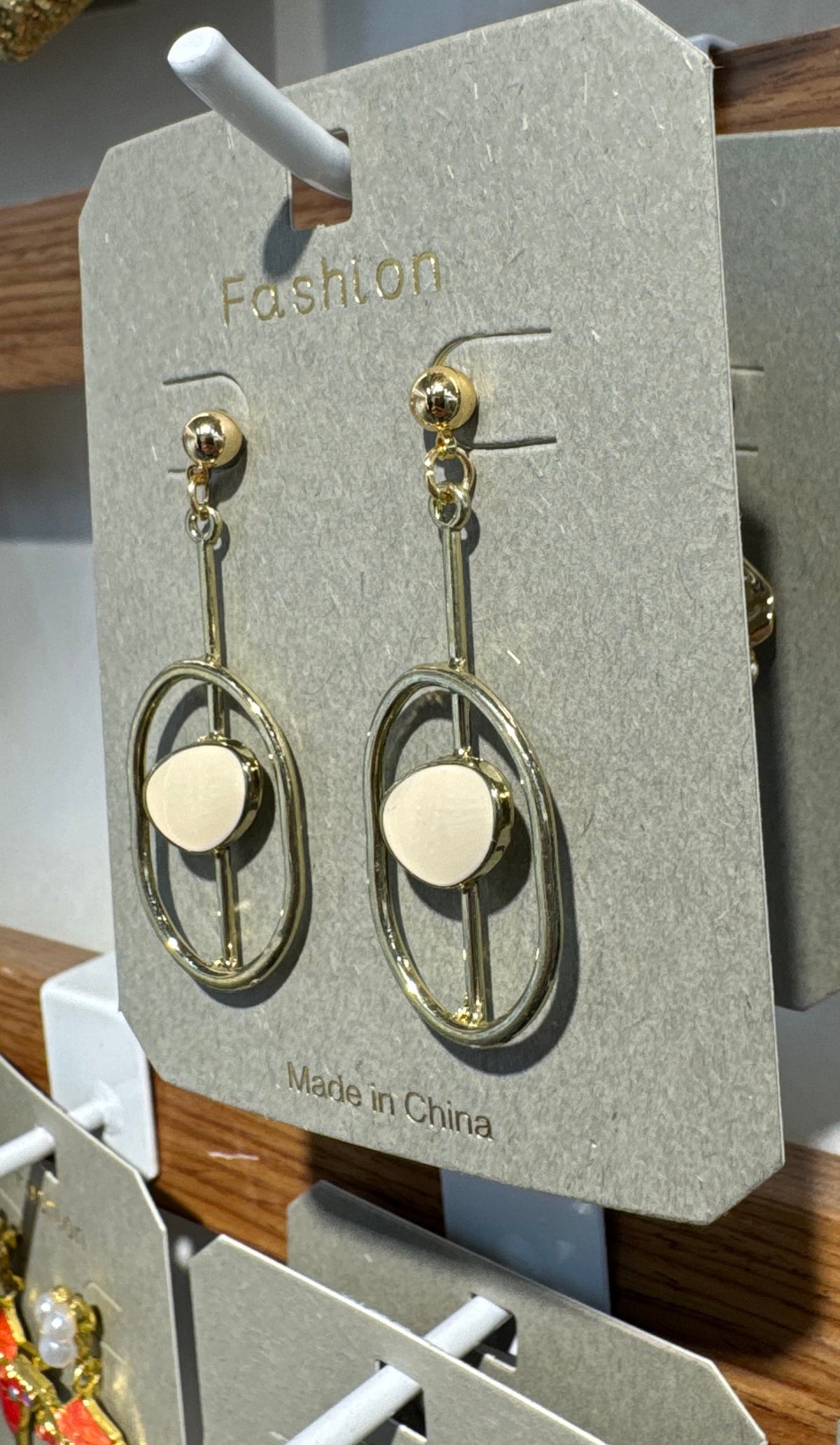 Cream Center Oval Frame Earrings - W3-0276